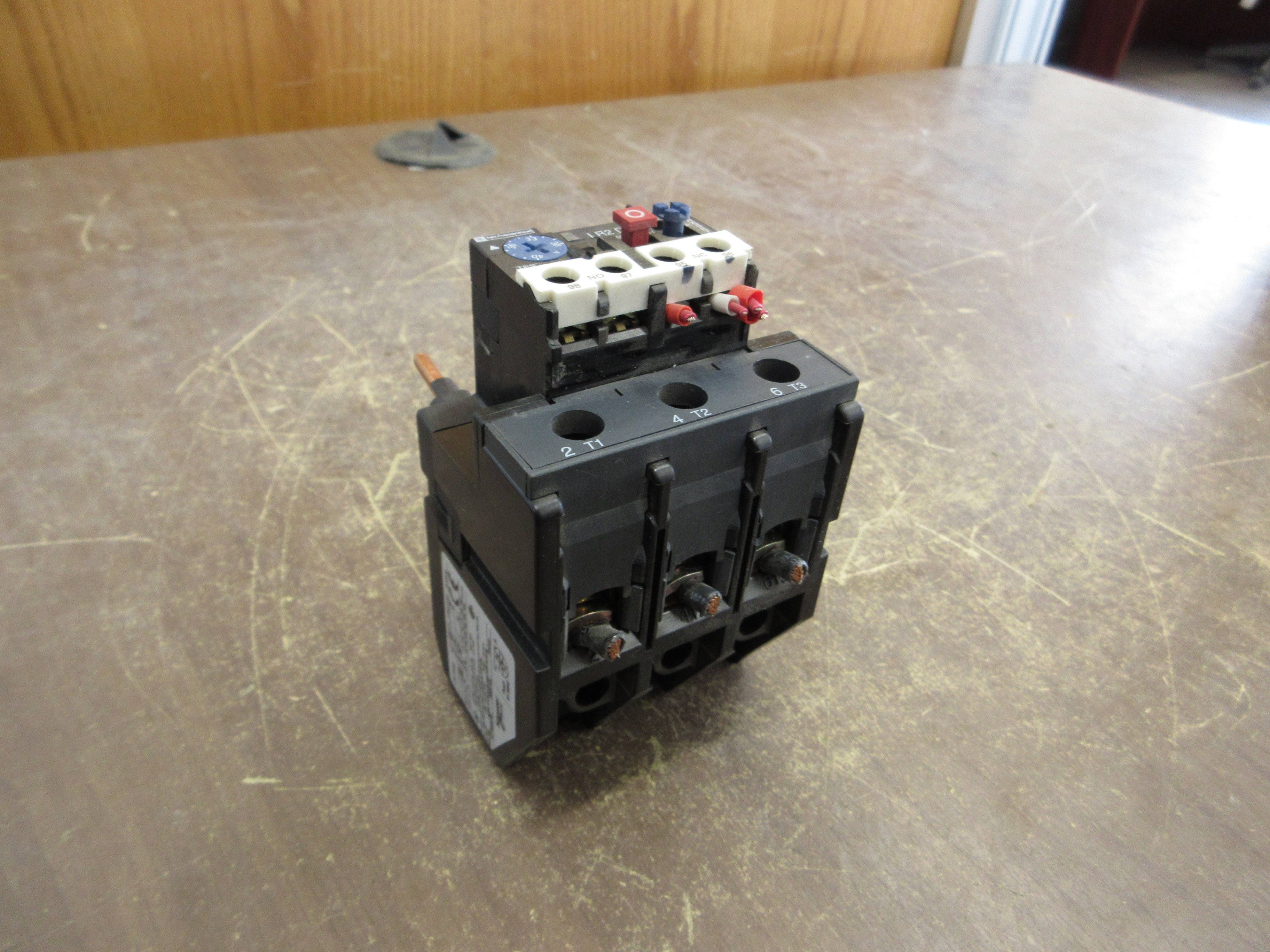 Telemecanique Solid State Overload LR2 D3555 Trip: 30-40A *No Cover* Used