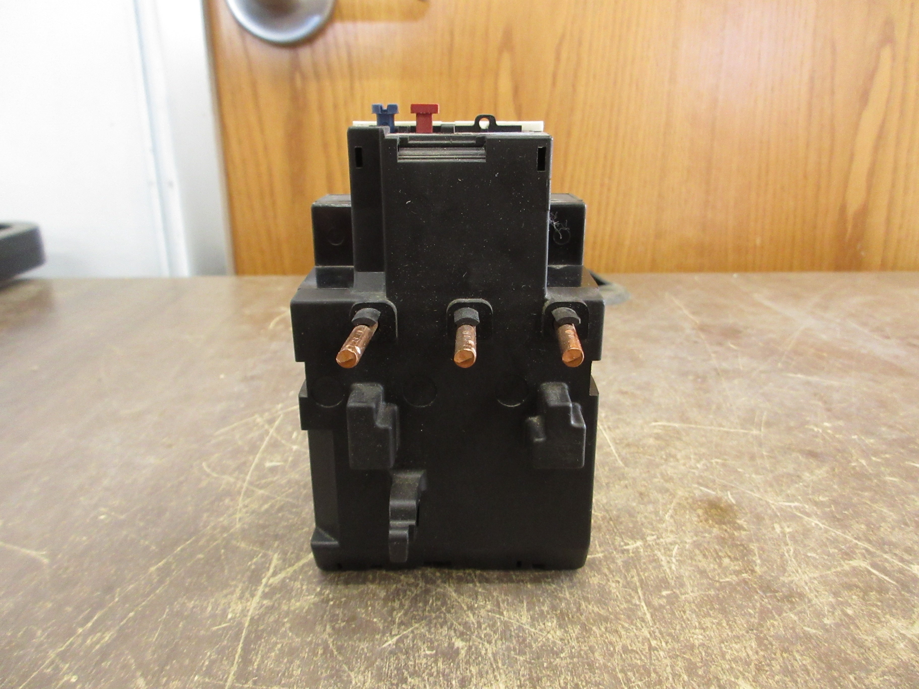 Telemecanique Solid State Overload LR2 D3555 Trip: 30-40A *No Cover* Used