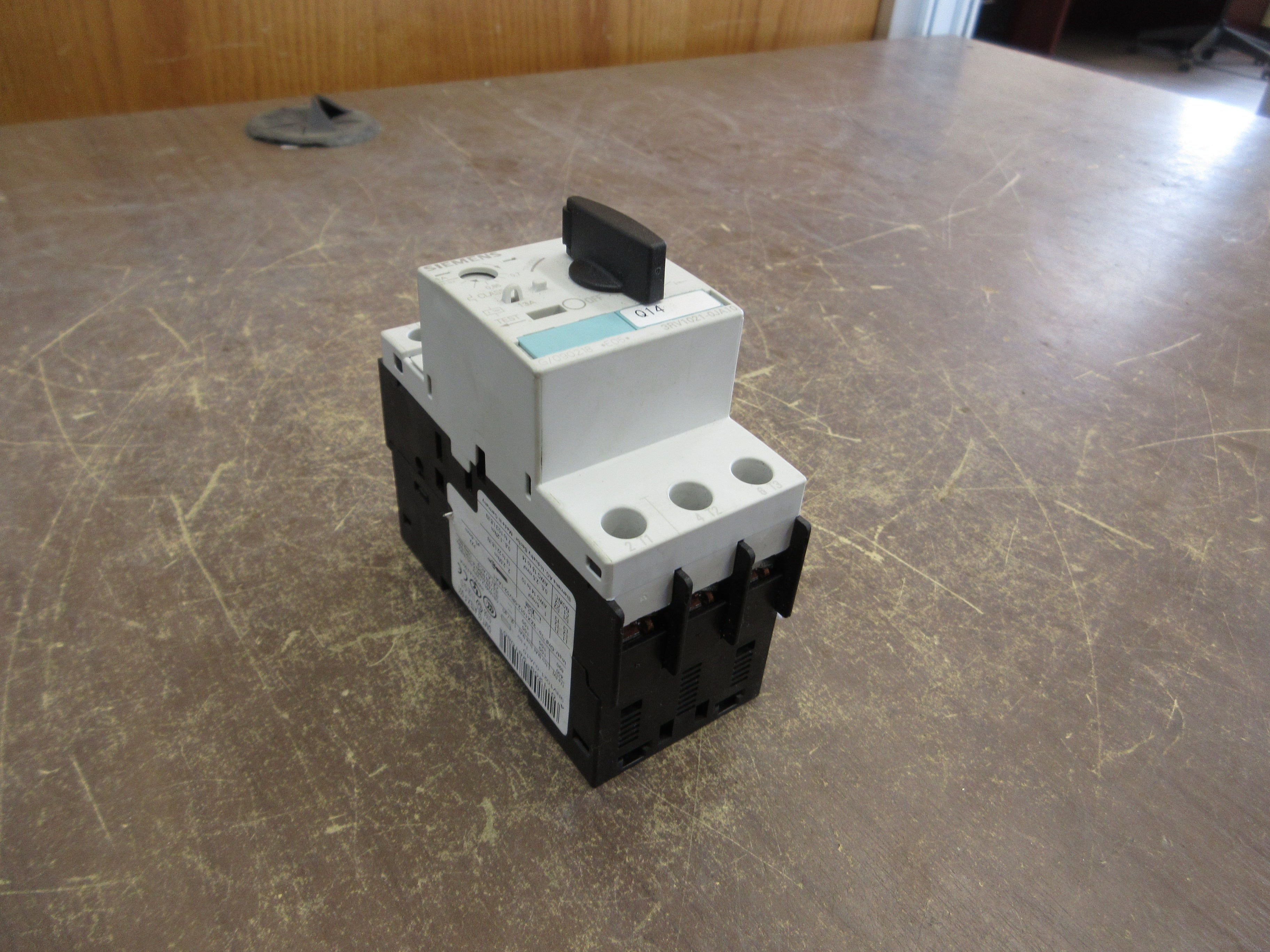 Siemens Sirius Motor Protector 3RV1021-0JA10 Trip: 0.7-1A 600V Used