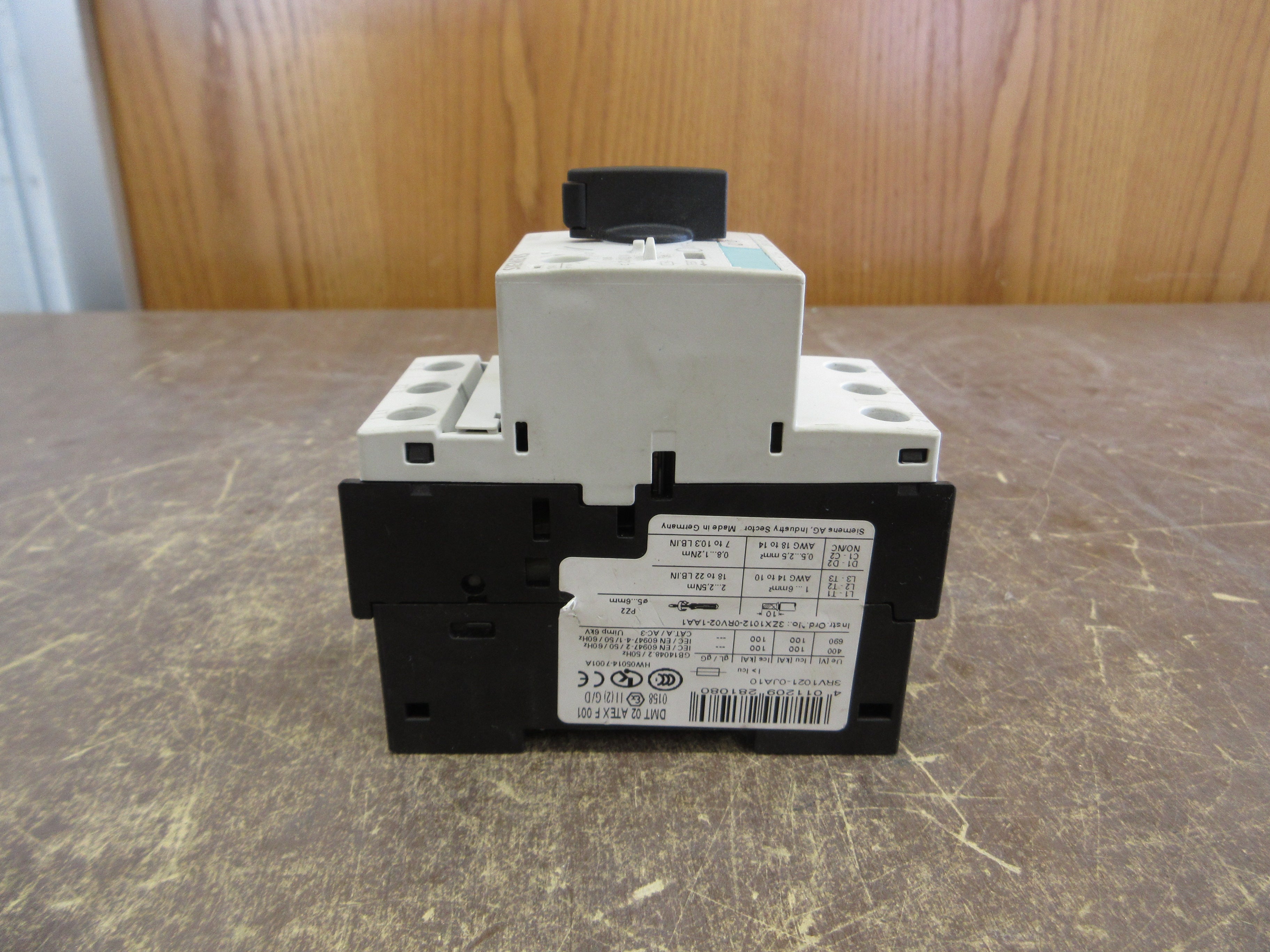 Siemens Sirius Motor Protector 3RV1021-0JA10 Trip: 0.7-1A 600V Used