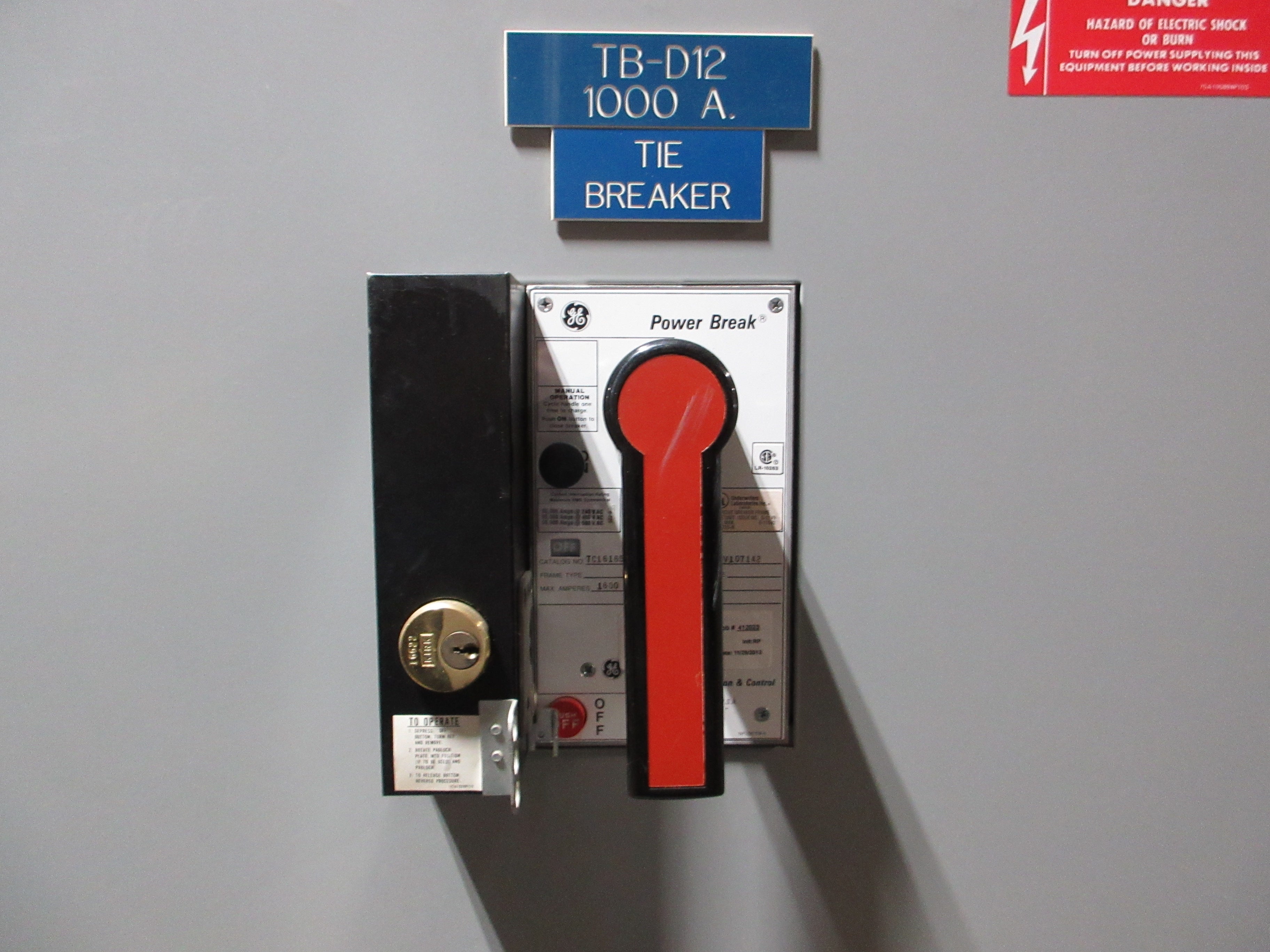 GE 3000A Main Tie Main Switch Gear Line Up TC3030SS 3000A Main Breaker Used