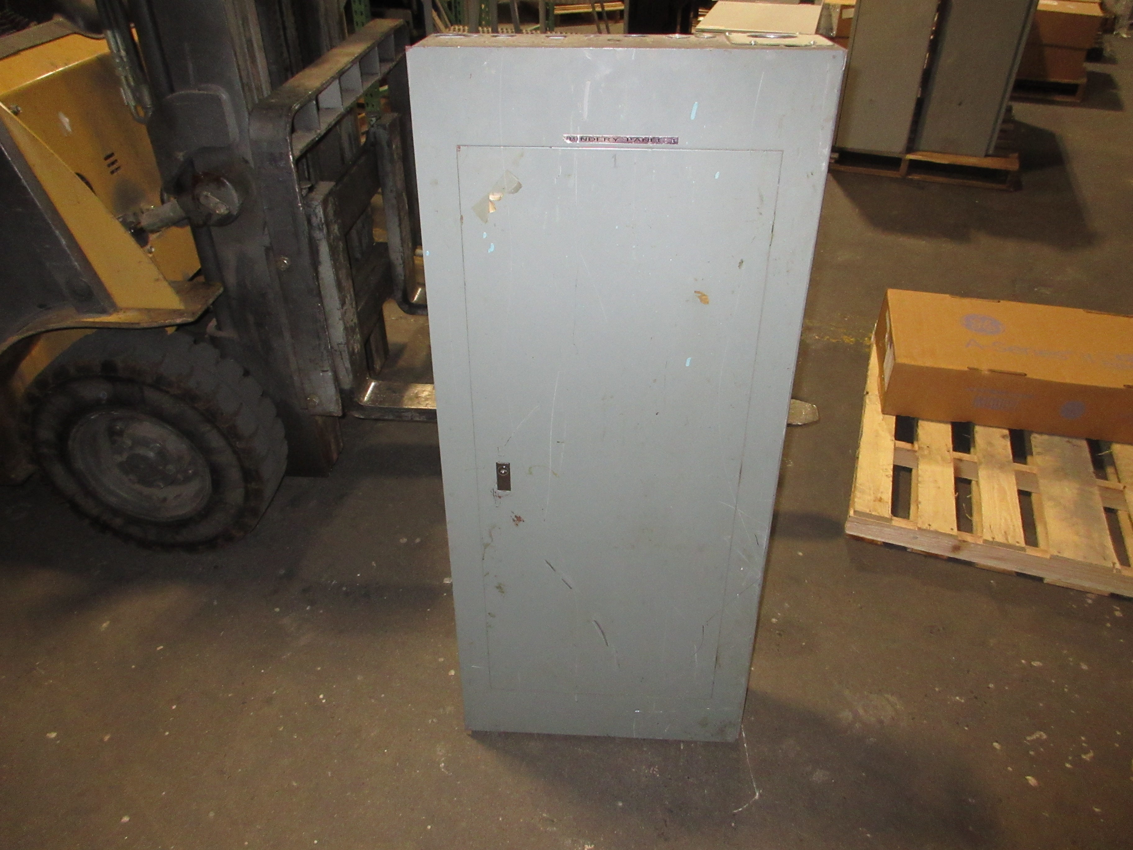 Square D Main Breaker Circuit Breaker Panel NQOB-42050-1 200A Max, 200A Main