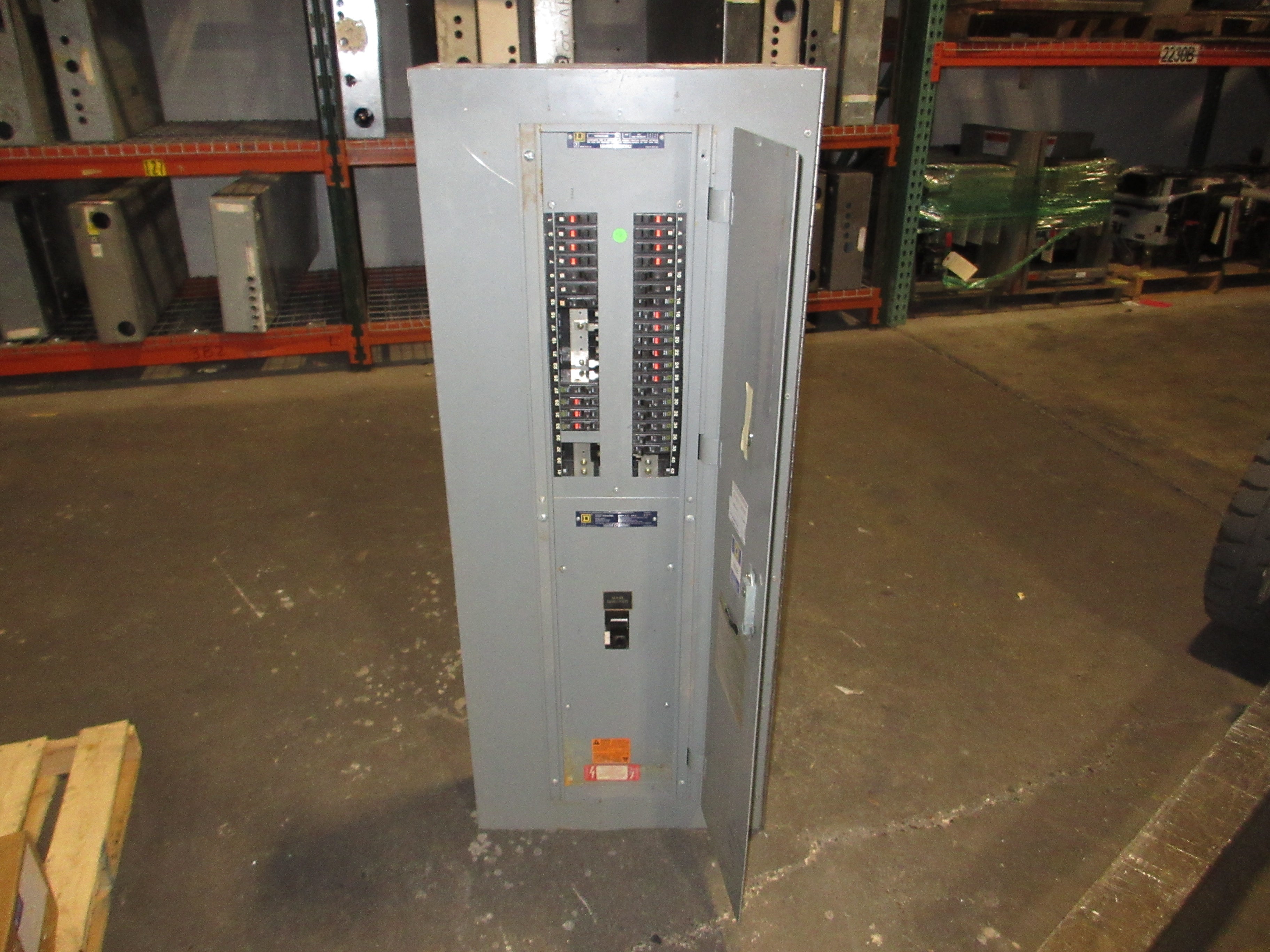 Square D Main Breaker Circuit Breaker Panel NQOD442L225 225A Max 208/120V 3Ph 4W