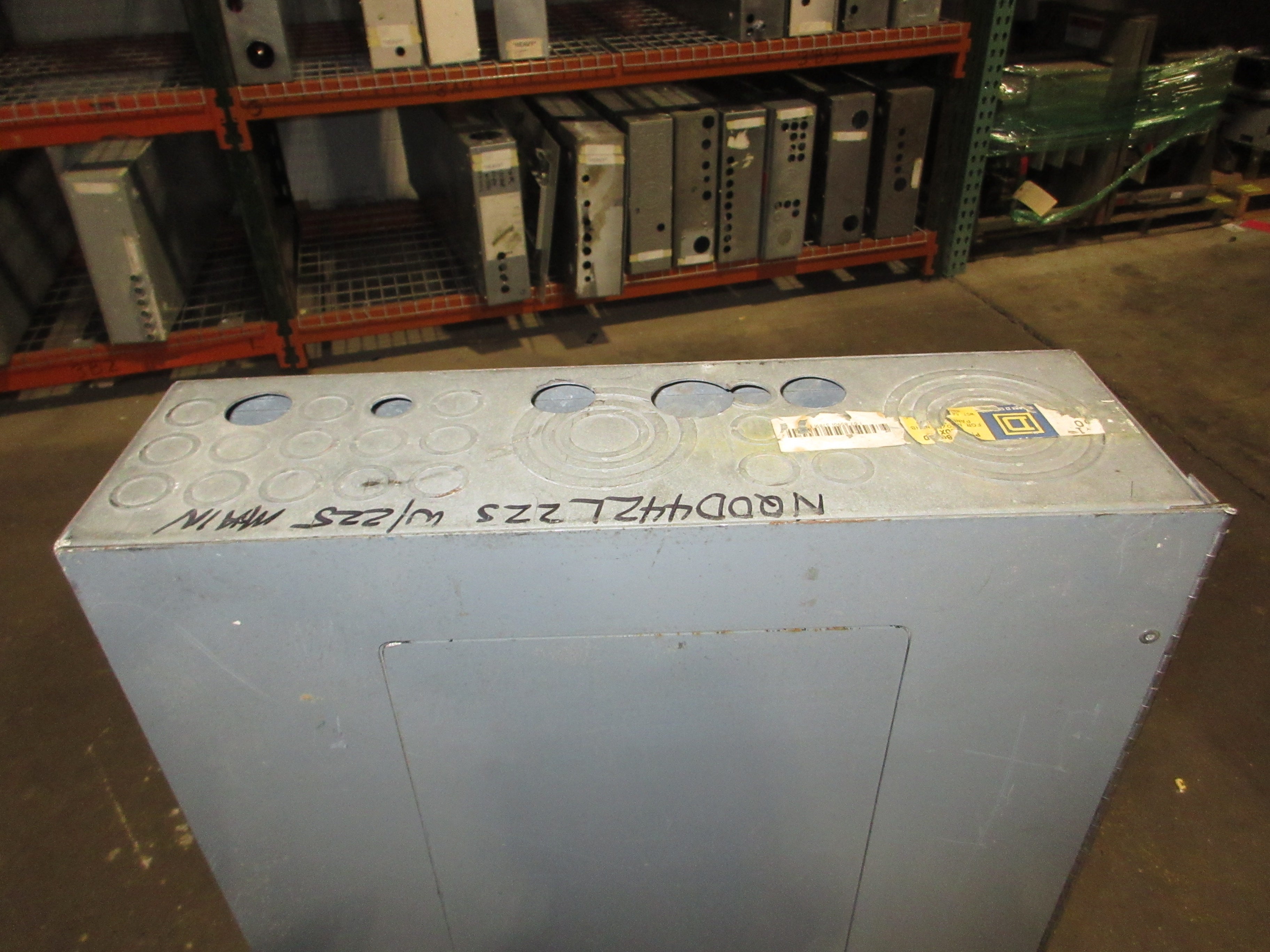Square D Main Breaker Circuit Breaker Panel NQOD442L225 225A Max 208/120V 3Ph 4W