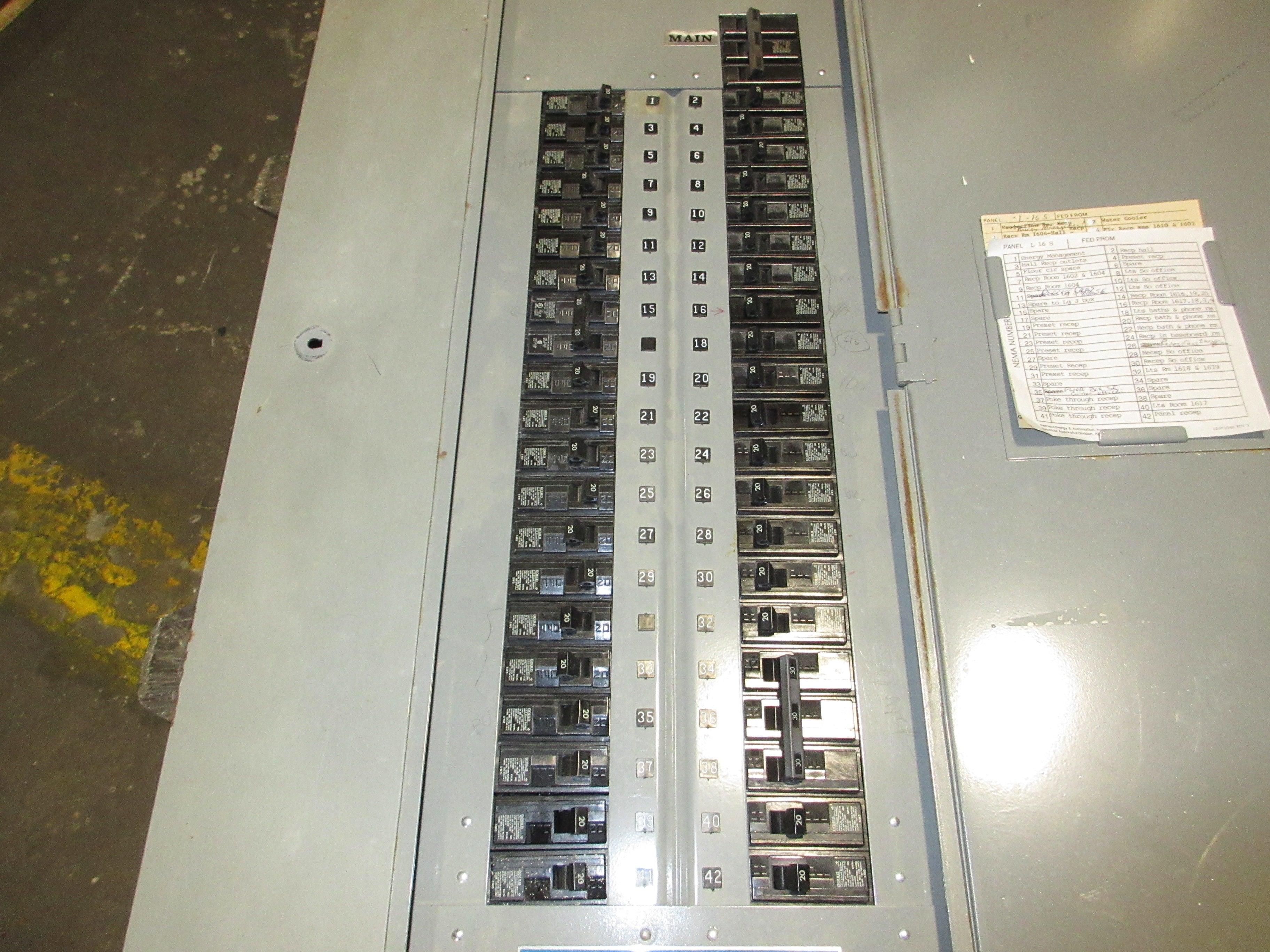 ITE Main Breaker Circuit Breaker Panel NLAB 100A Max 120/208V 100A Main 3Ph 4W