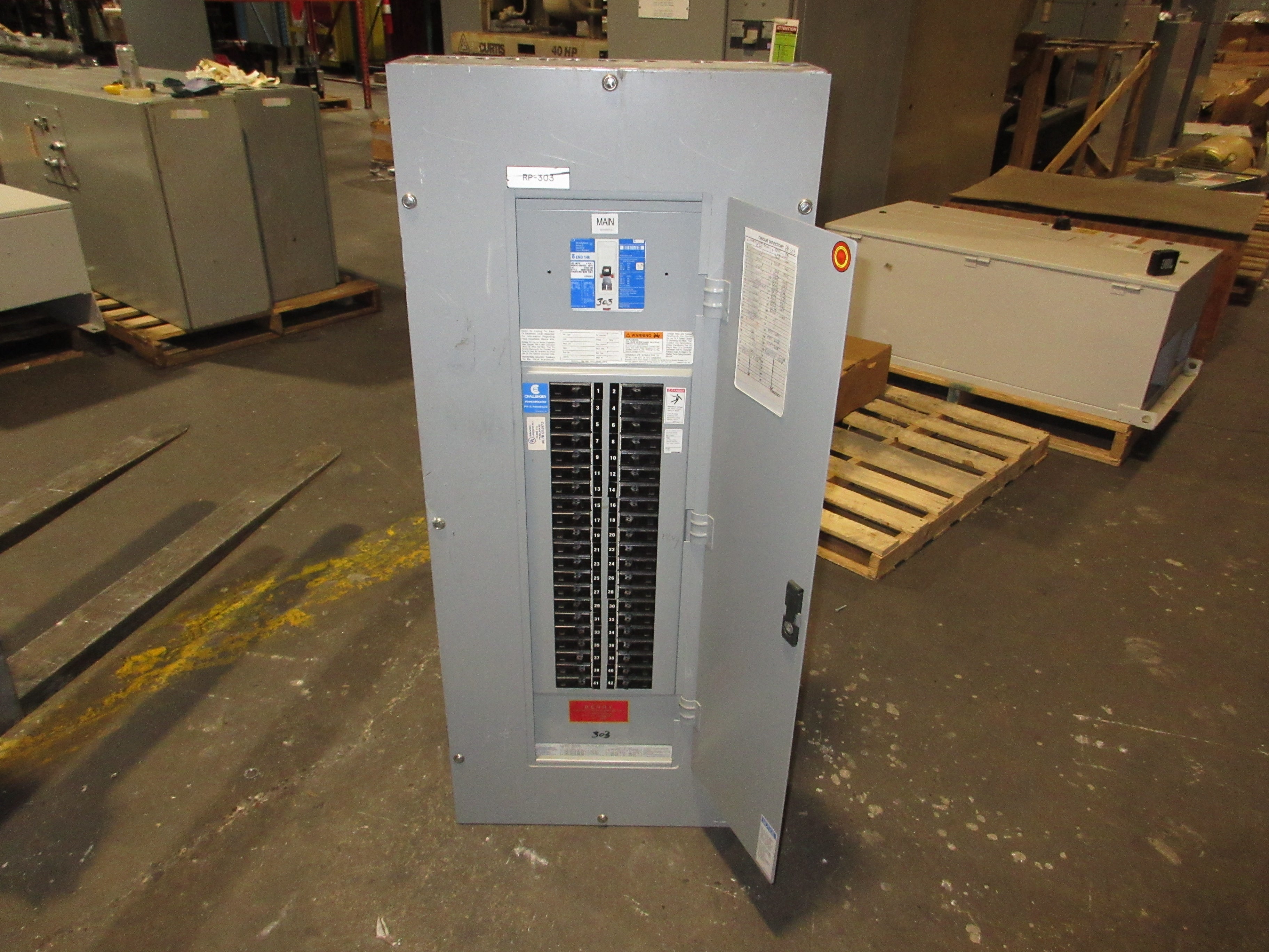 Eaton Main Breaker Circuit Breaker Panel IC96646 100A Max 208Y/120 100A Main 3Ph