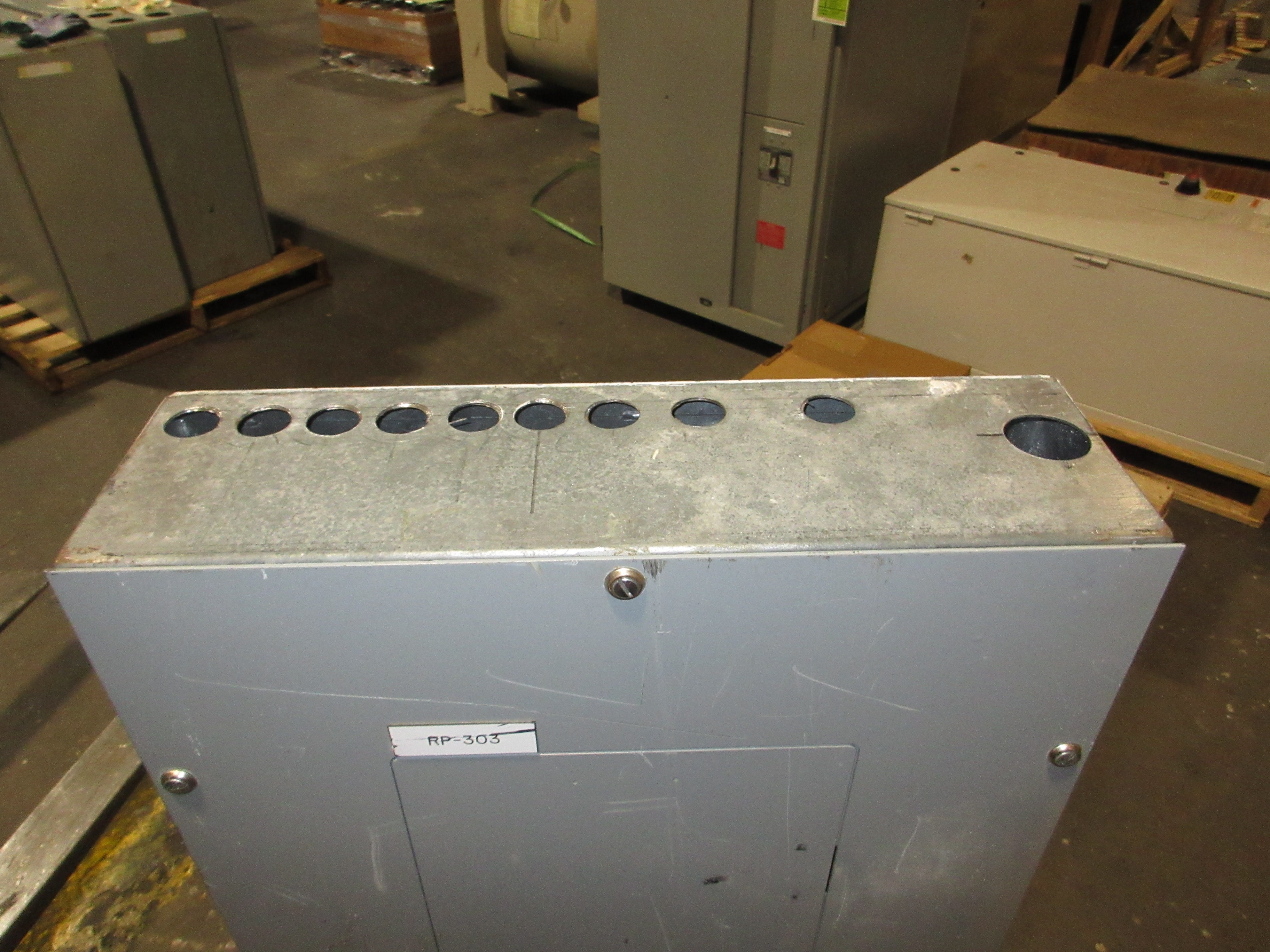 Eaton Main Breaker Circuit Breaker Panel IC96646 100A Max 208Y/120 100A Main 3Ph