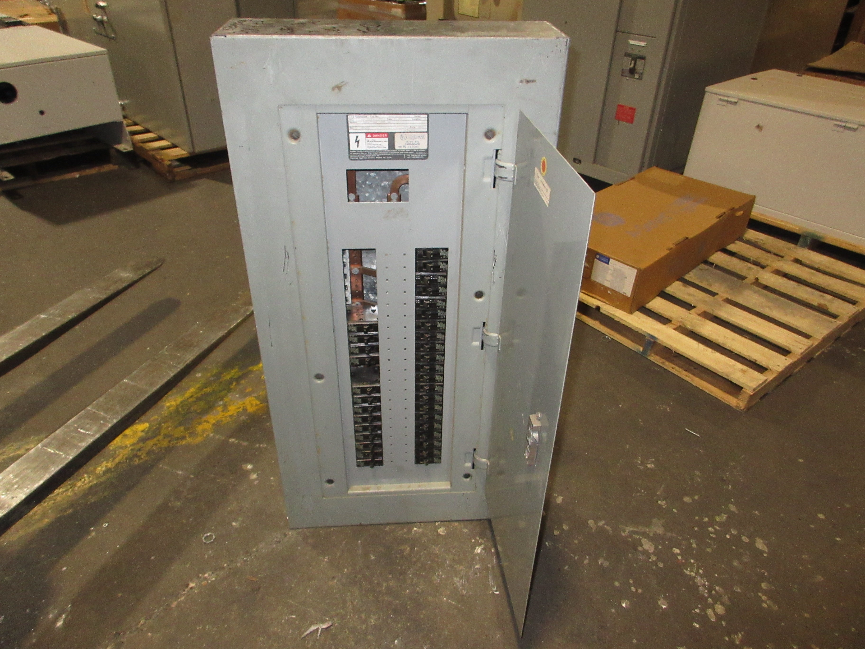 Siemens Main Lug Breaker Panel BG42MB4200STM 225A Max 208Y/120V 3Ph 4W 42-Slot