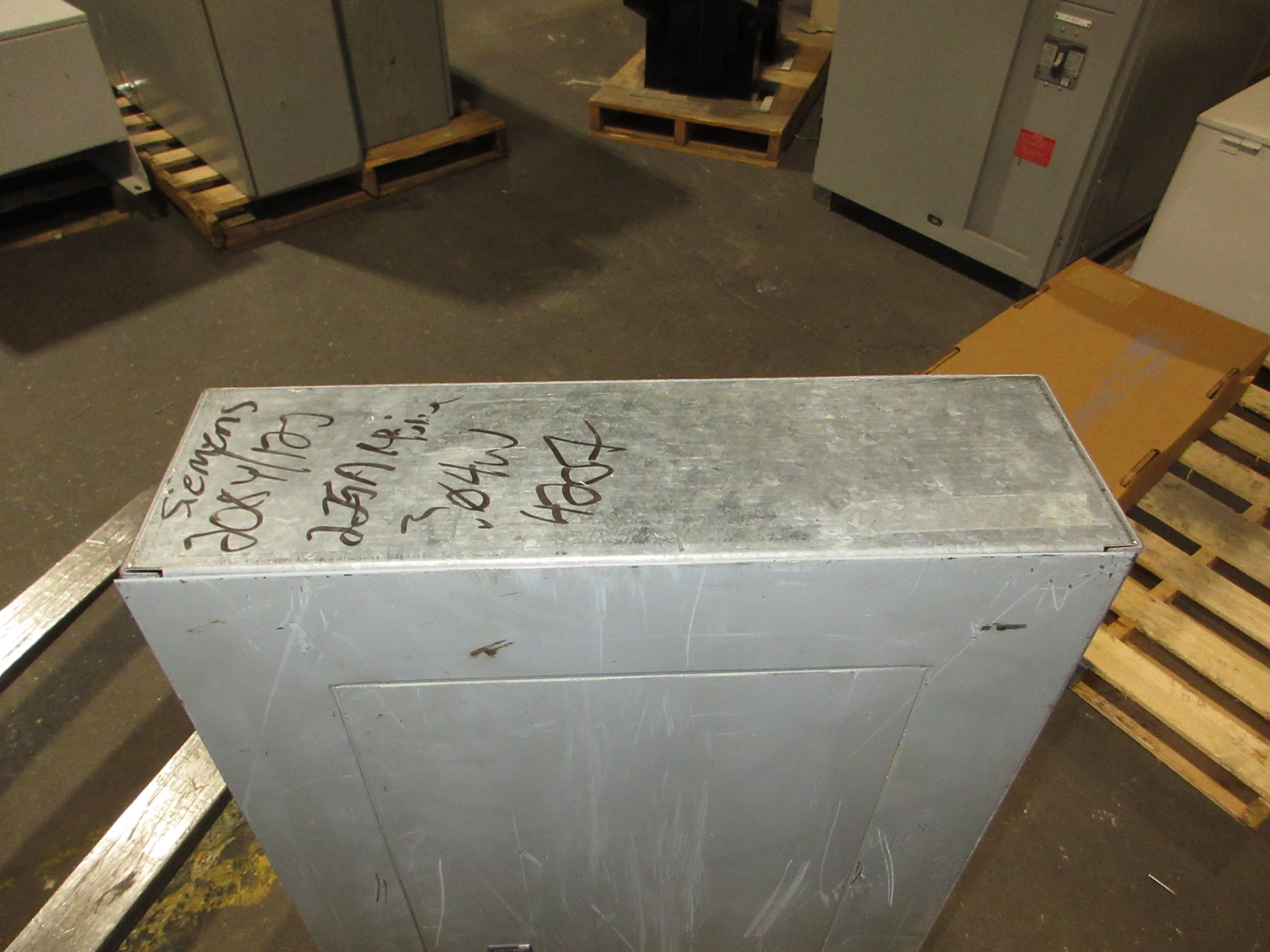 Siemens Main Lug Breaker Panel BG42MB4200STM 225A Max 208Y/120V 3Ph 4W 42-Slot