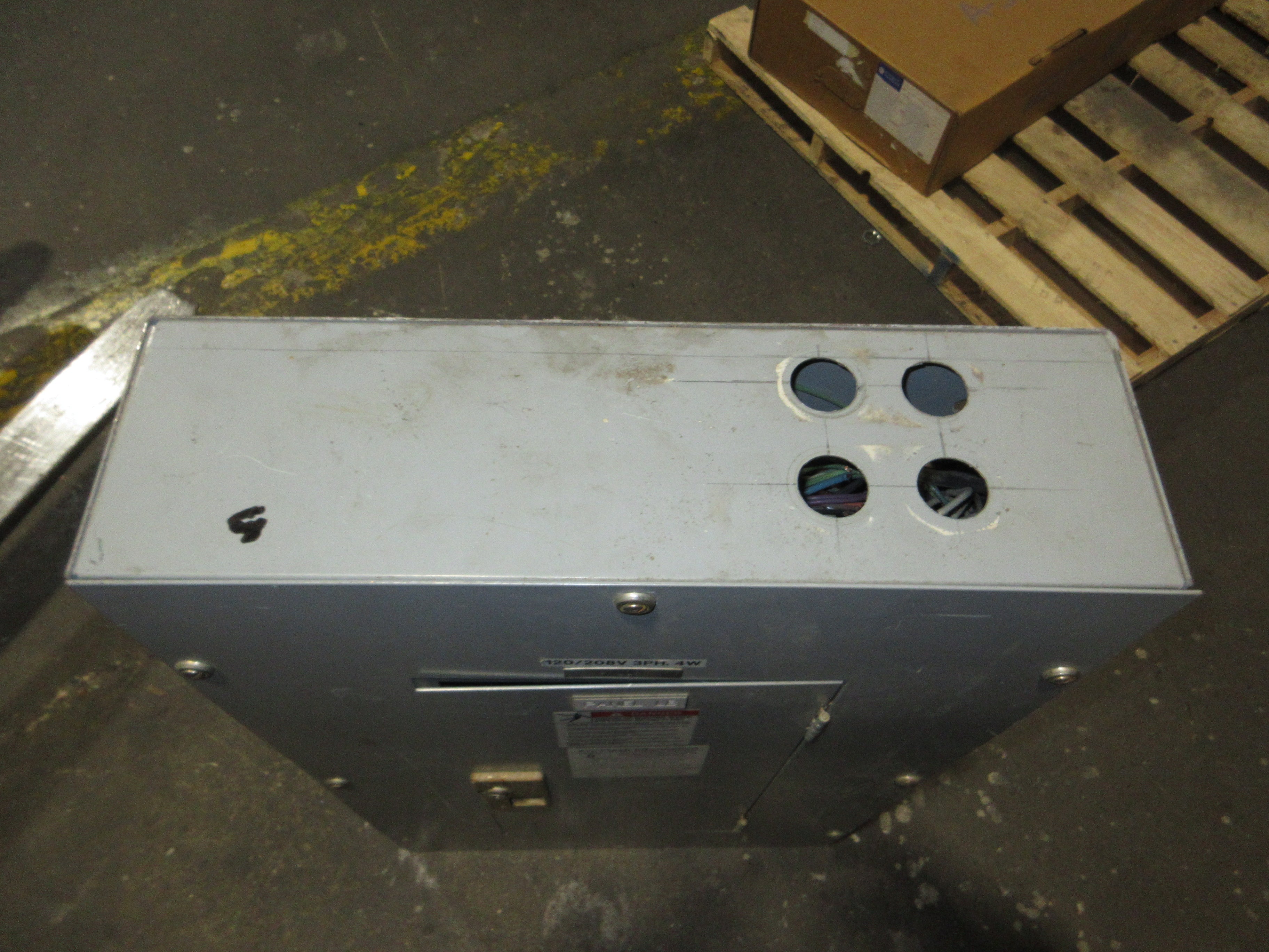 Westinghouse Main Lug Breaker Panel 5158C03G02 100A Max 208Y/120V 3Ph 4W 36-Slot