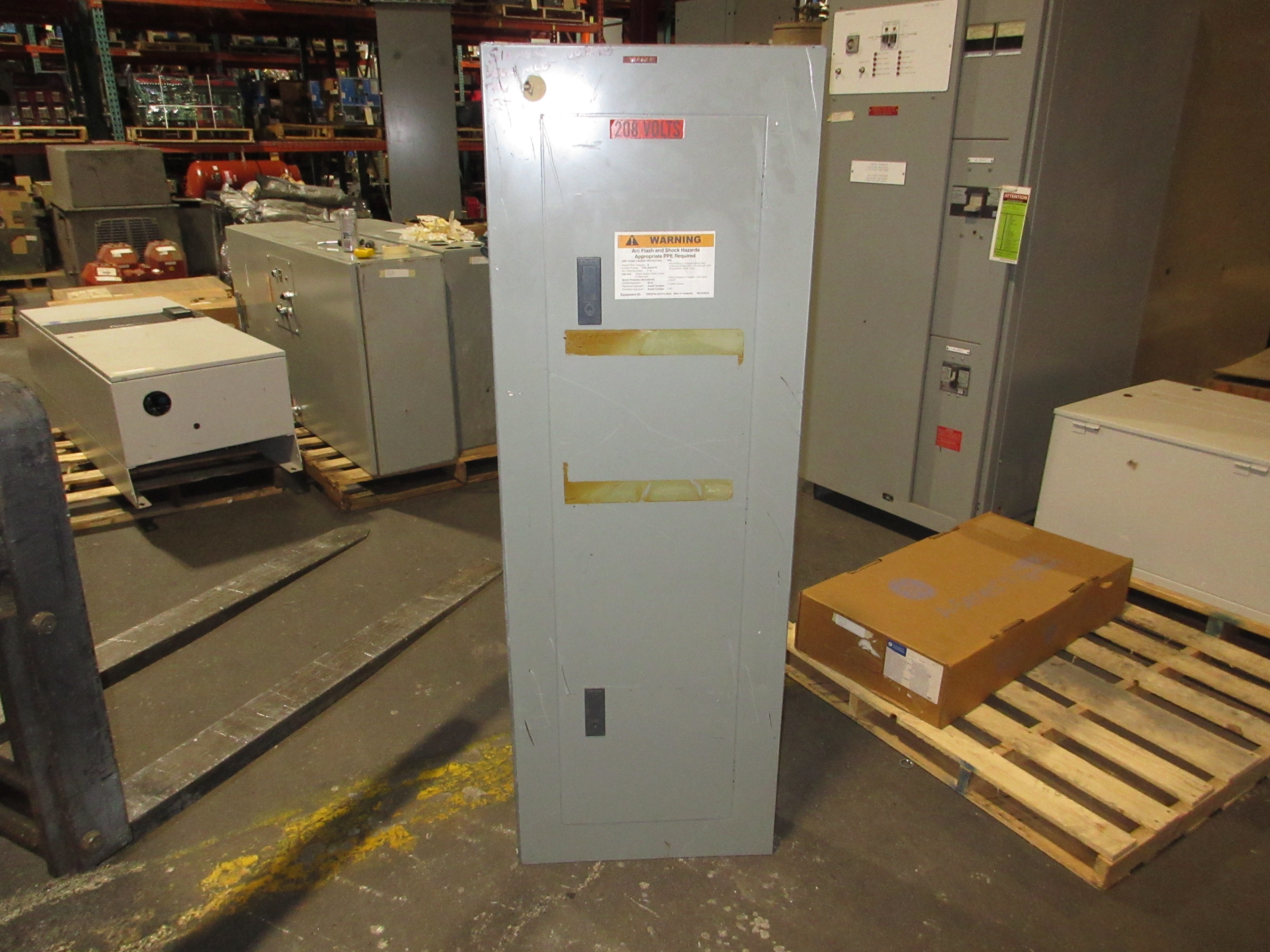 Siemens Main Lug Breaker Panel S3C18J2400CTS 400A Max 208Y/120V 3Ph 4W 12-Slot