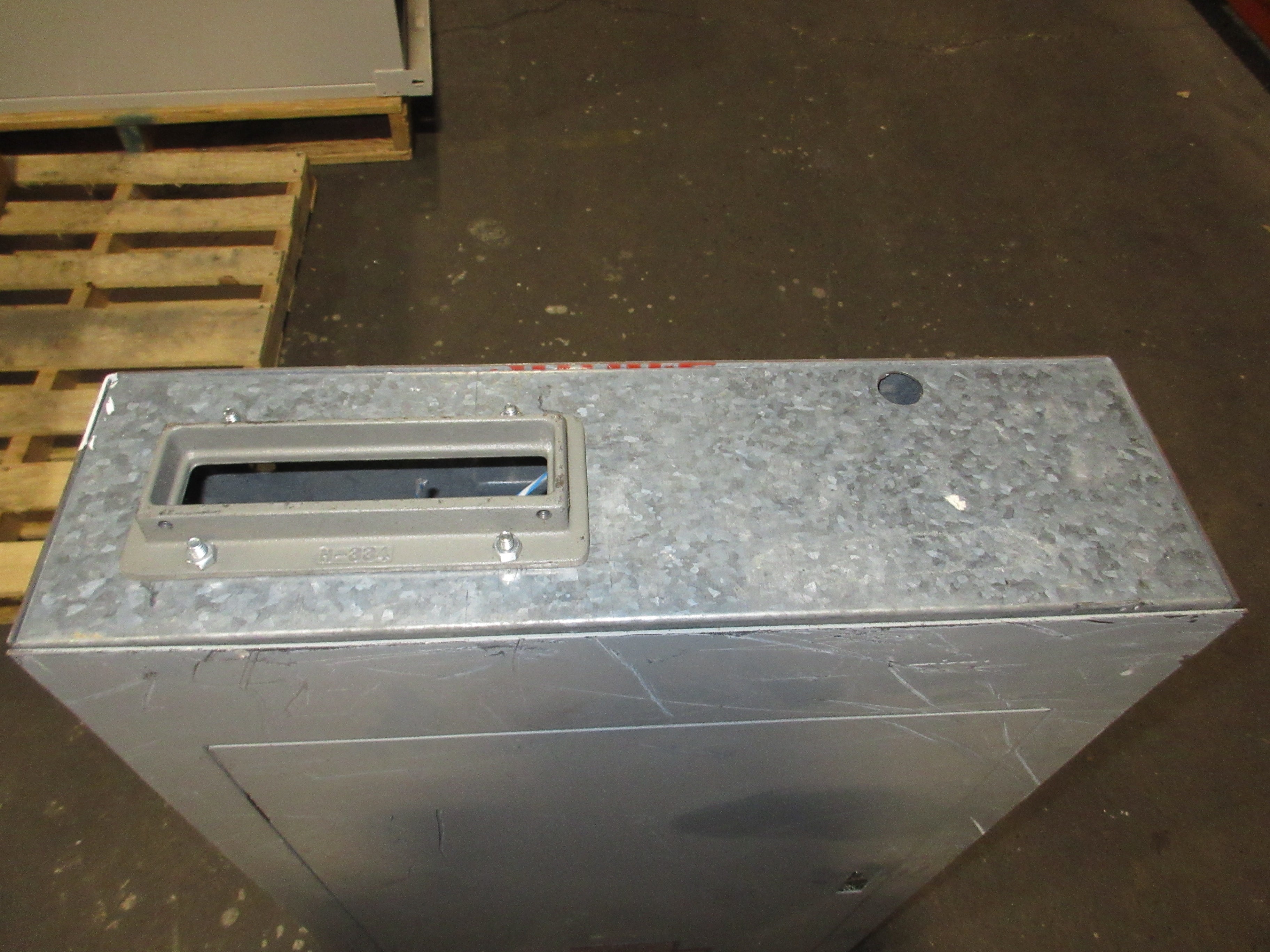 Westinghouse Main Lug Breaker Panel CG-15706 225A Max 120/208V 3Ph 4W 42-Slot