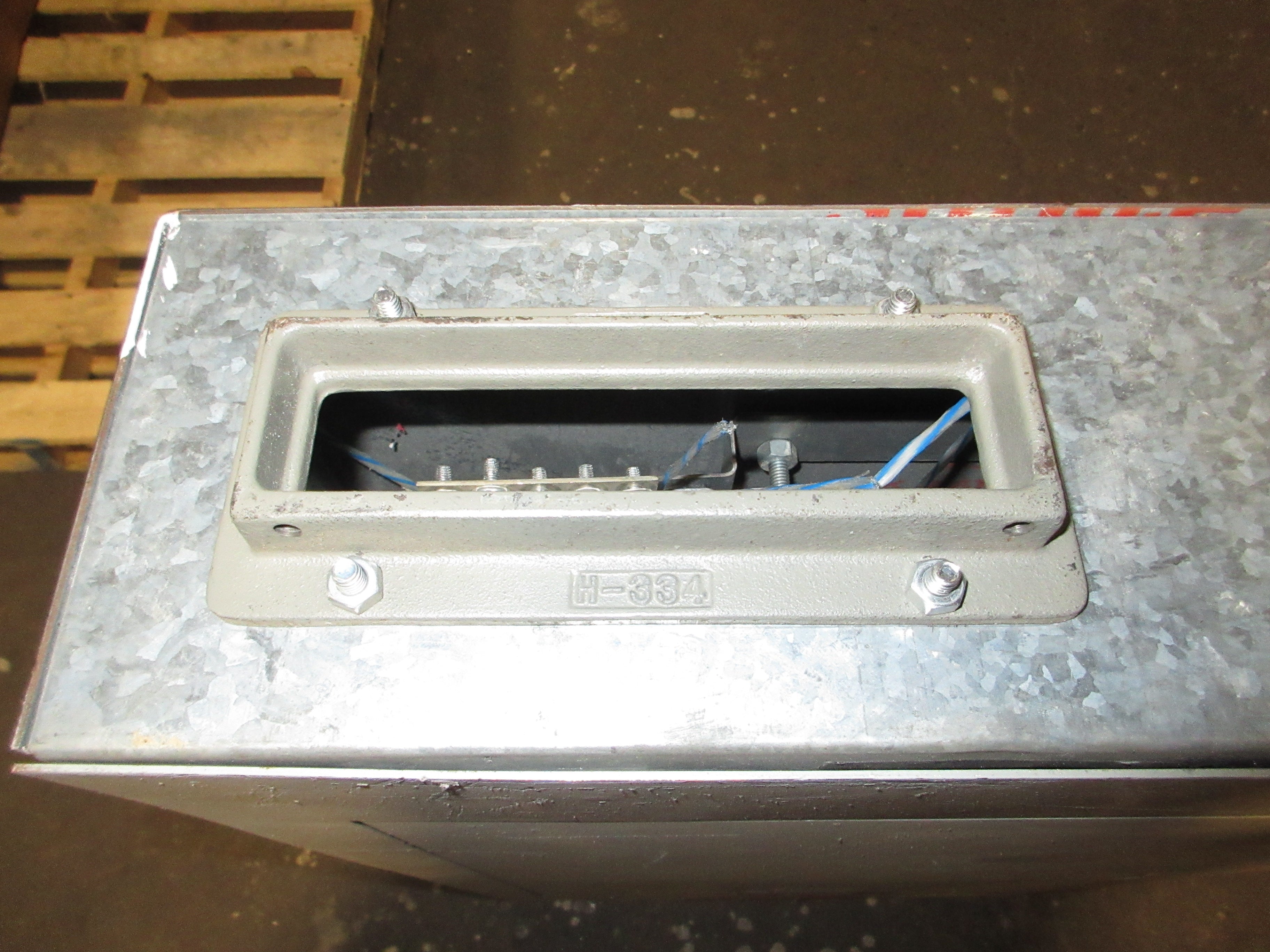 Westinghouse Main Lug Breaker Panel CG-15706 225A Max 120/208V 3Ph 4W 42-Slot