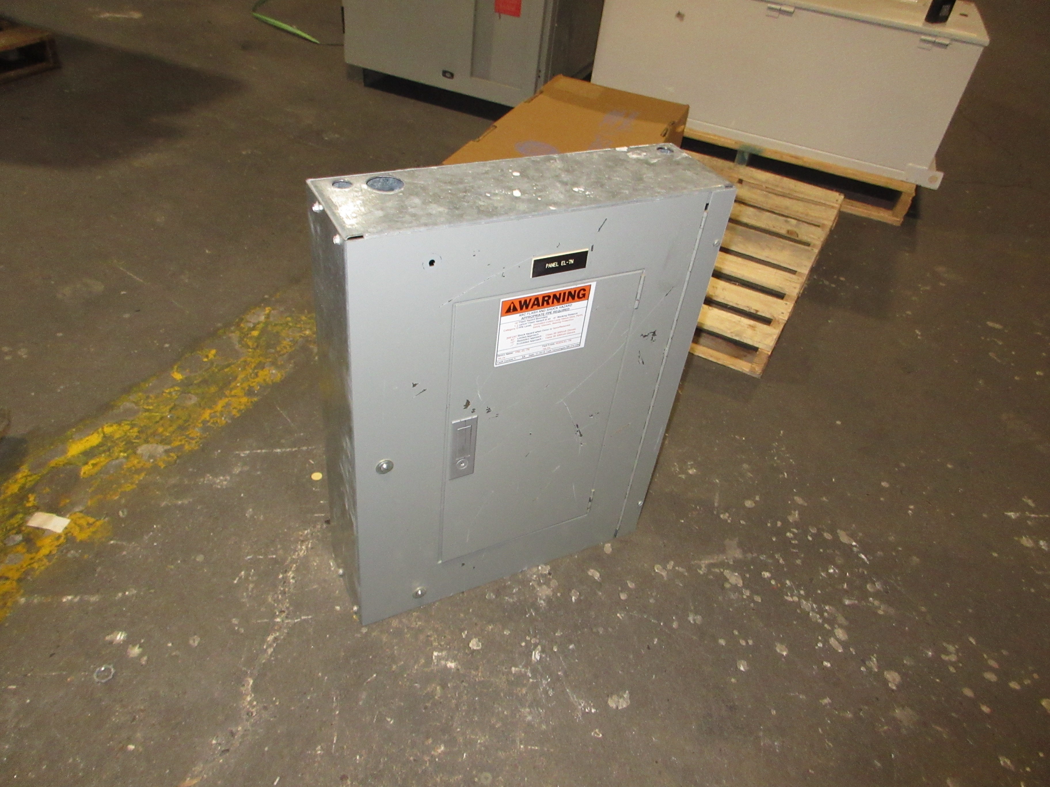 ITE Main Breaker Circuit Breaker Panel NLAB 100A Main 100A Max 120/208V 3Ph 4W