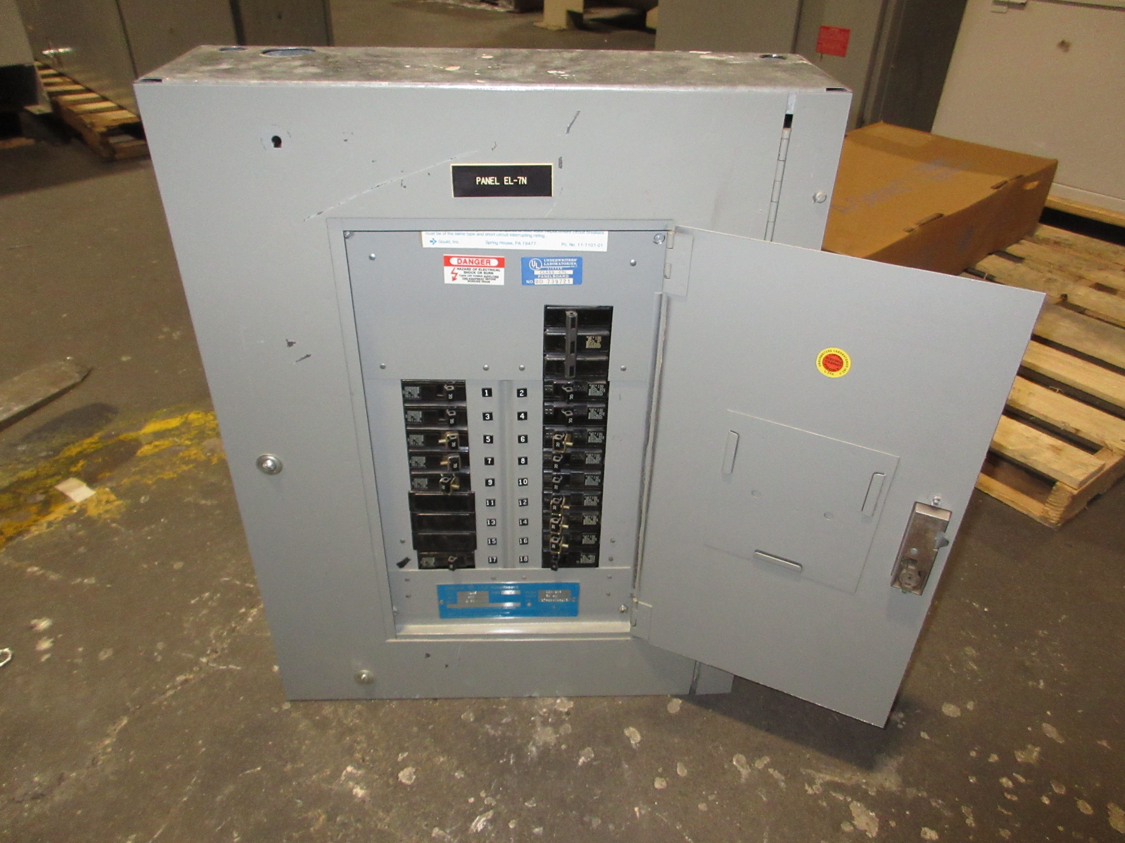 ITE Main Breaker Circuit Breaker Panel NLAB 100A Main 100A Max 120/208V 3Ph 4W