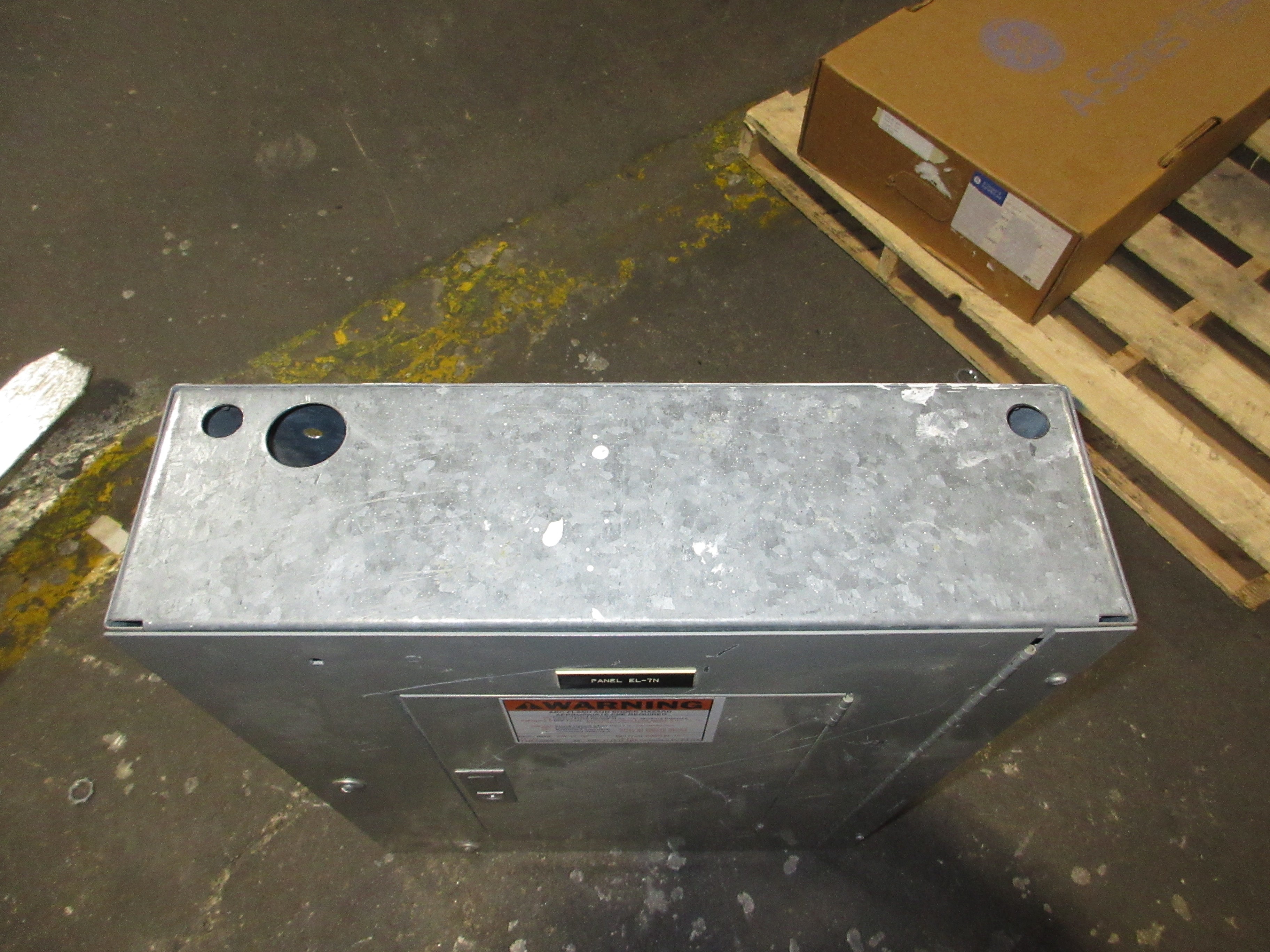 ITE Main Breaker Circuit Breaker Panel NLAB 100A Main 100A Max 120/208V 3Ph 4W