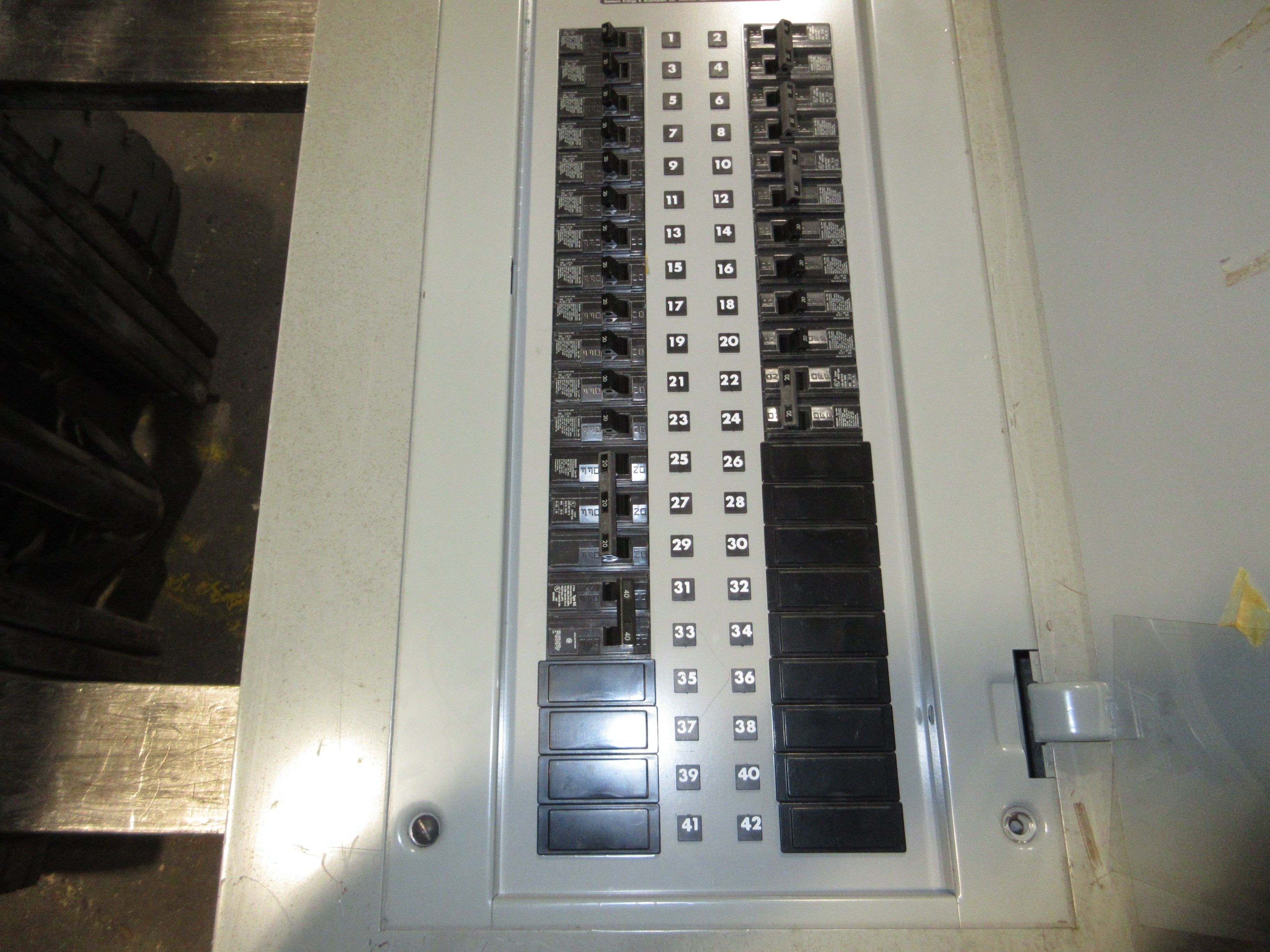 ITE Main Lug Breaker Panel BG42ML4100STM 100A Max 208Y/120V 3Ph 4W 42-Slot Used