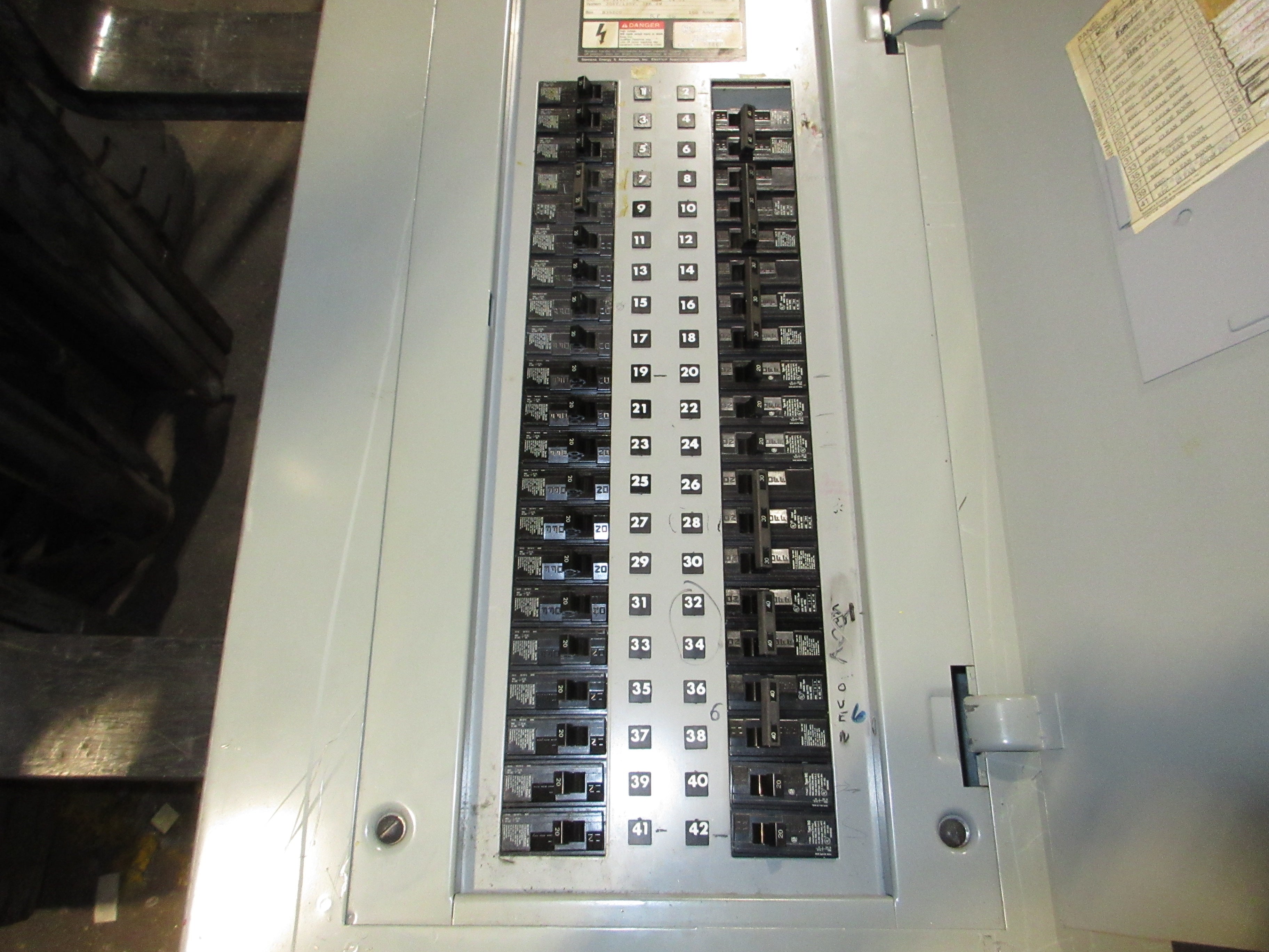 Siemens Main Lug Breaker Panel BG42ML4100STM 100A Max 208Y/120V 3Ph 4W 42-Slot