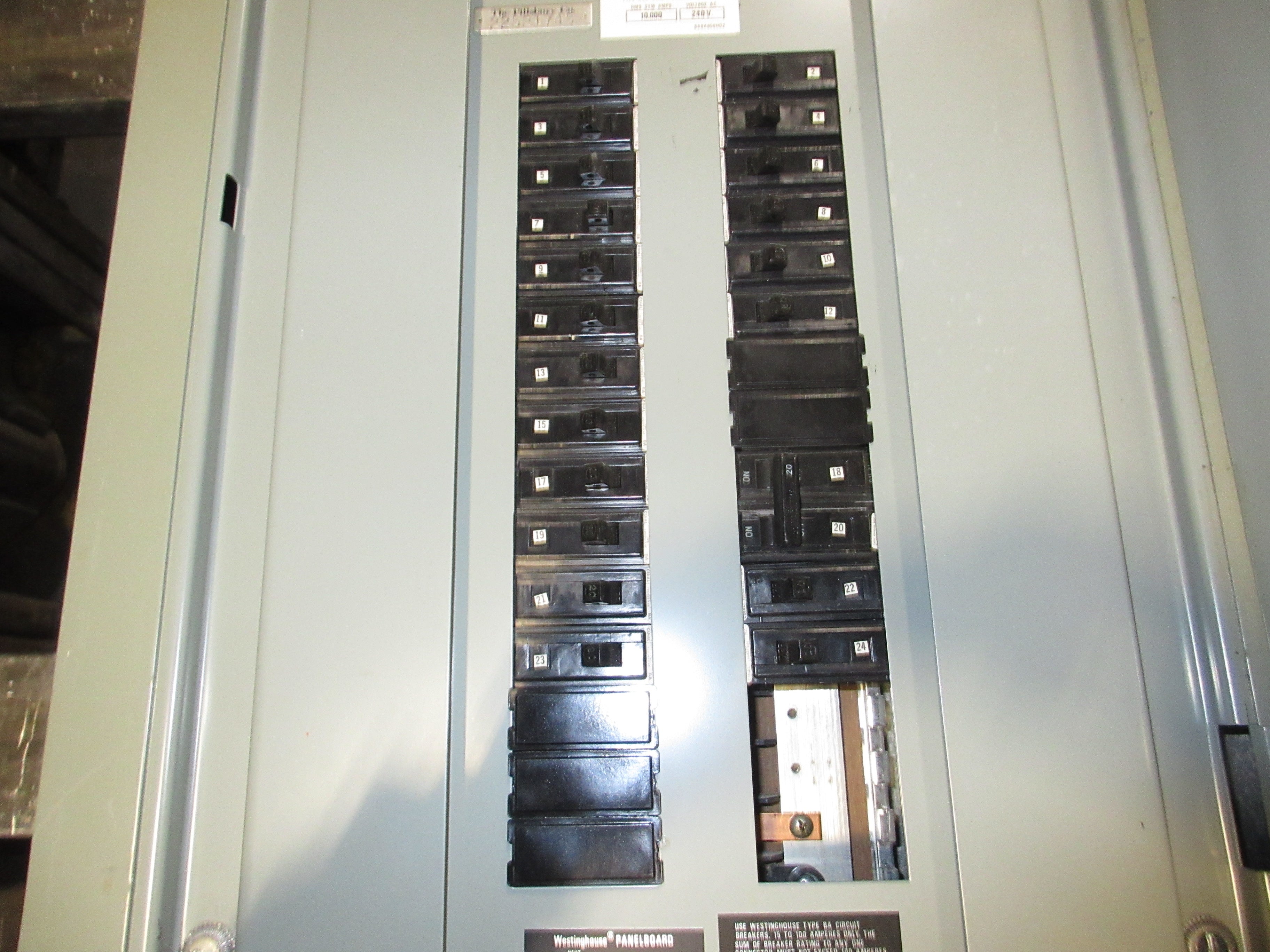 Cutler-Hammer Main Breaker Circuit Breaker Panel MP 32229 225A Max 120/208V Used