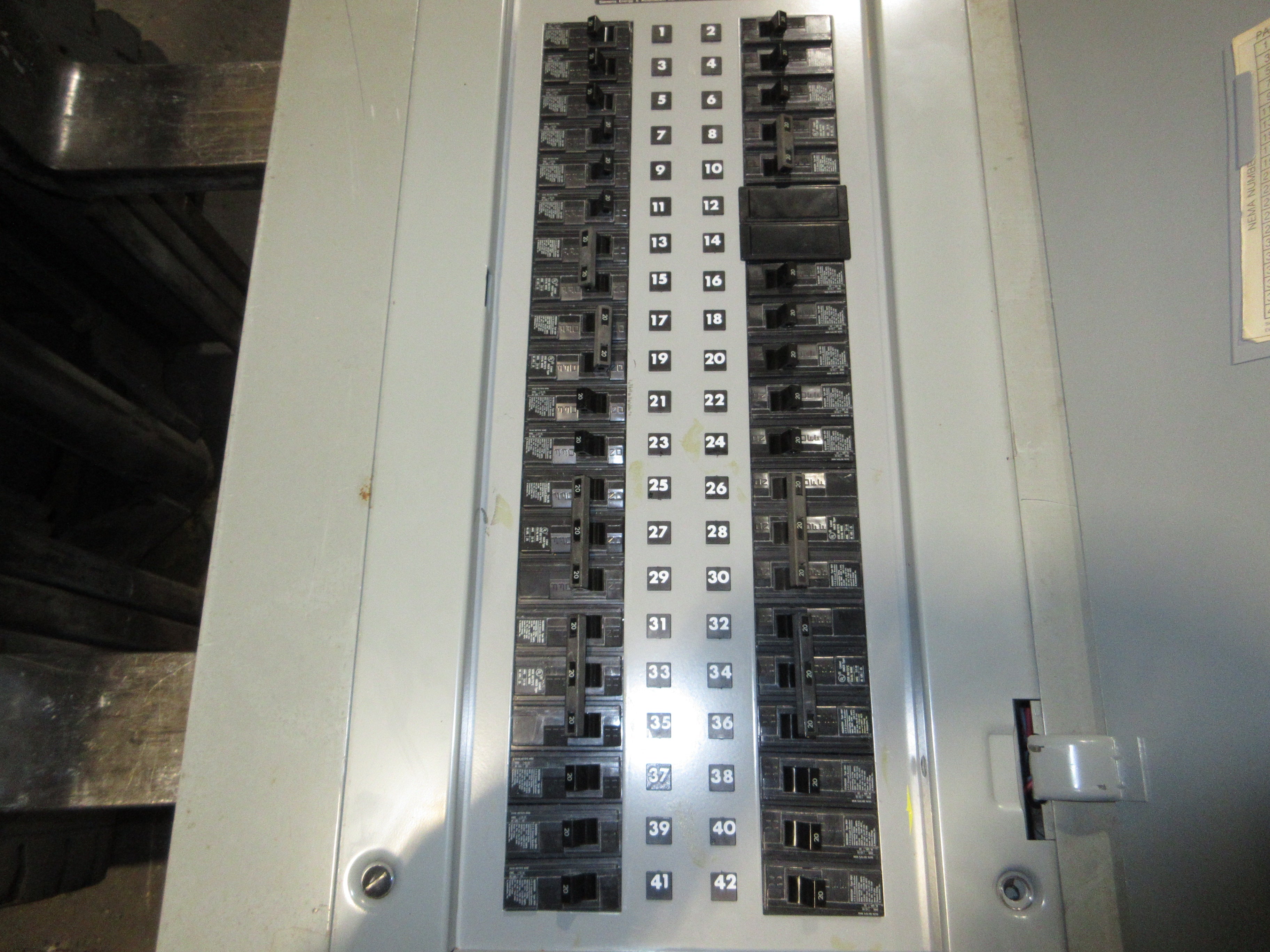 Siemens Main Lug Breaker Panel BG42ML4100STM 208Y/120V 3Ph 4W 42-Slot Used