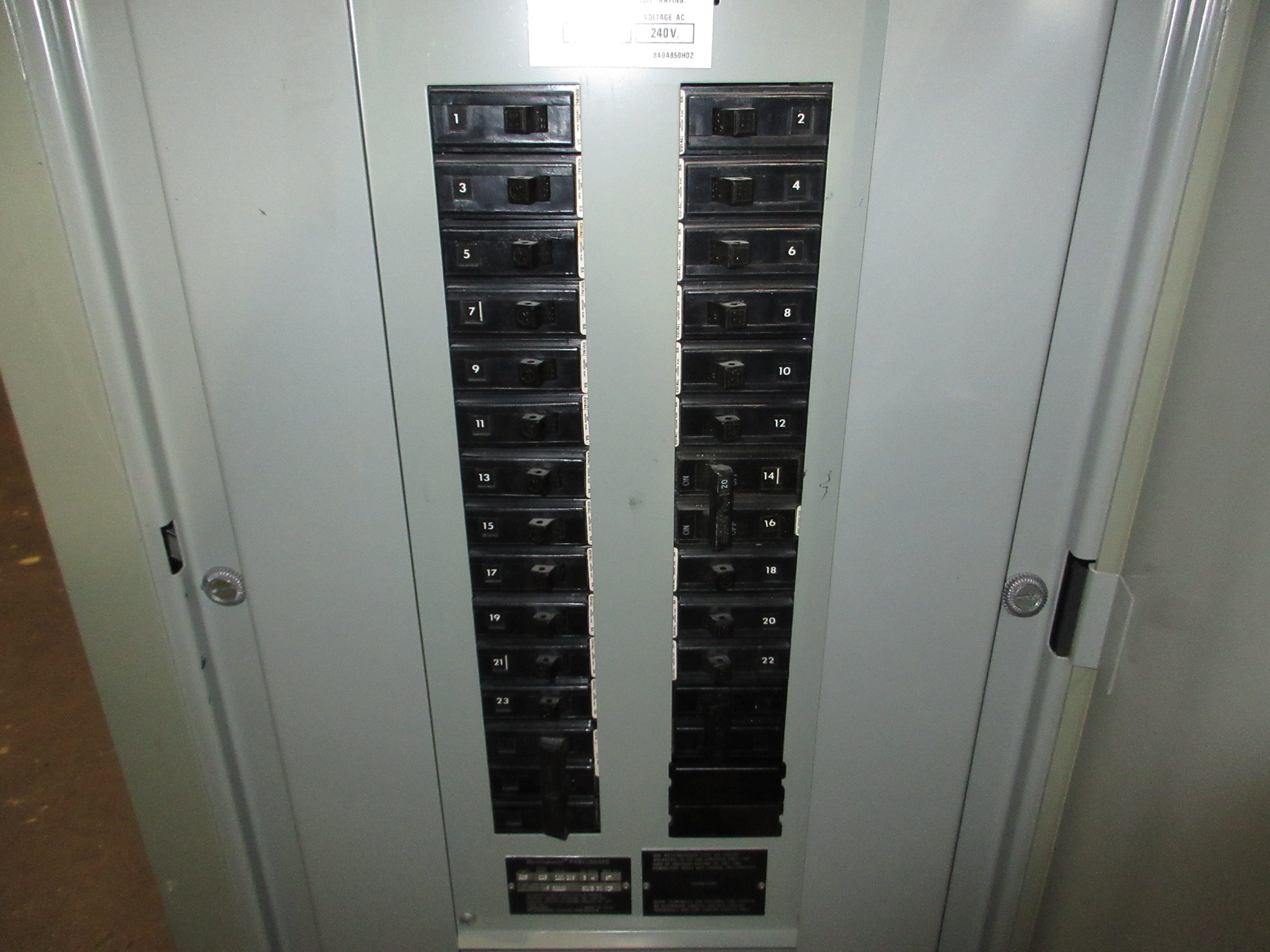 Westinghouse Main Breaker Circuit Breaker Panel MP 32229 225A Max 120/208V Used
