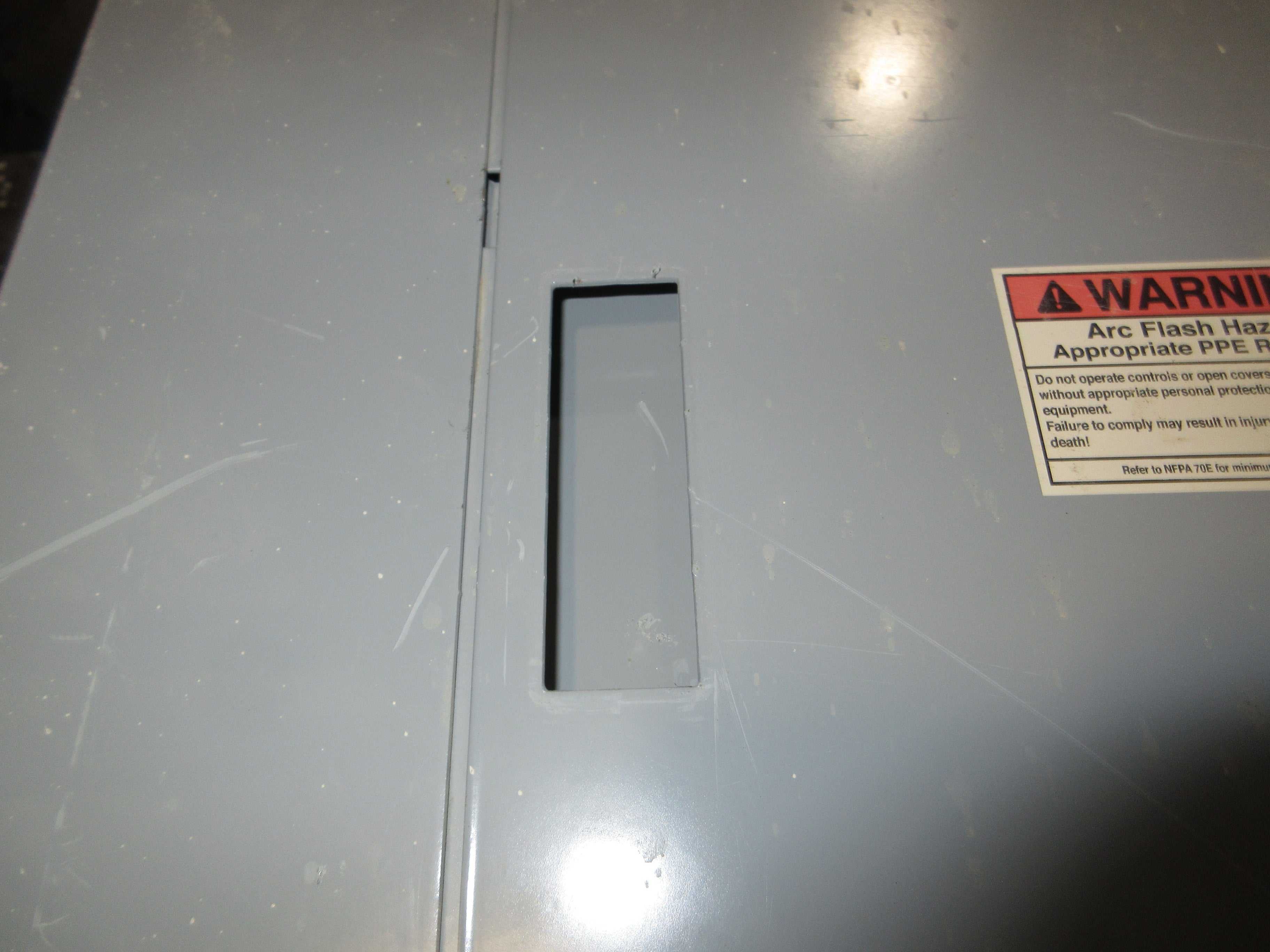 GE Main Lug Breaker Panel AEF3301MTX AXL1S5B5 125A Max 480Y/277V 3Ph 4W 30-Slot