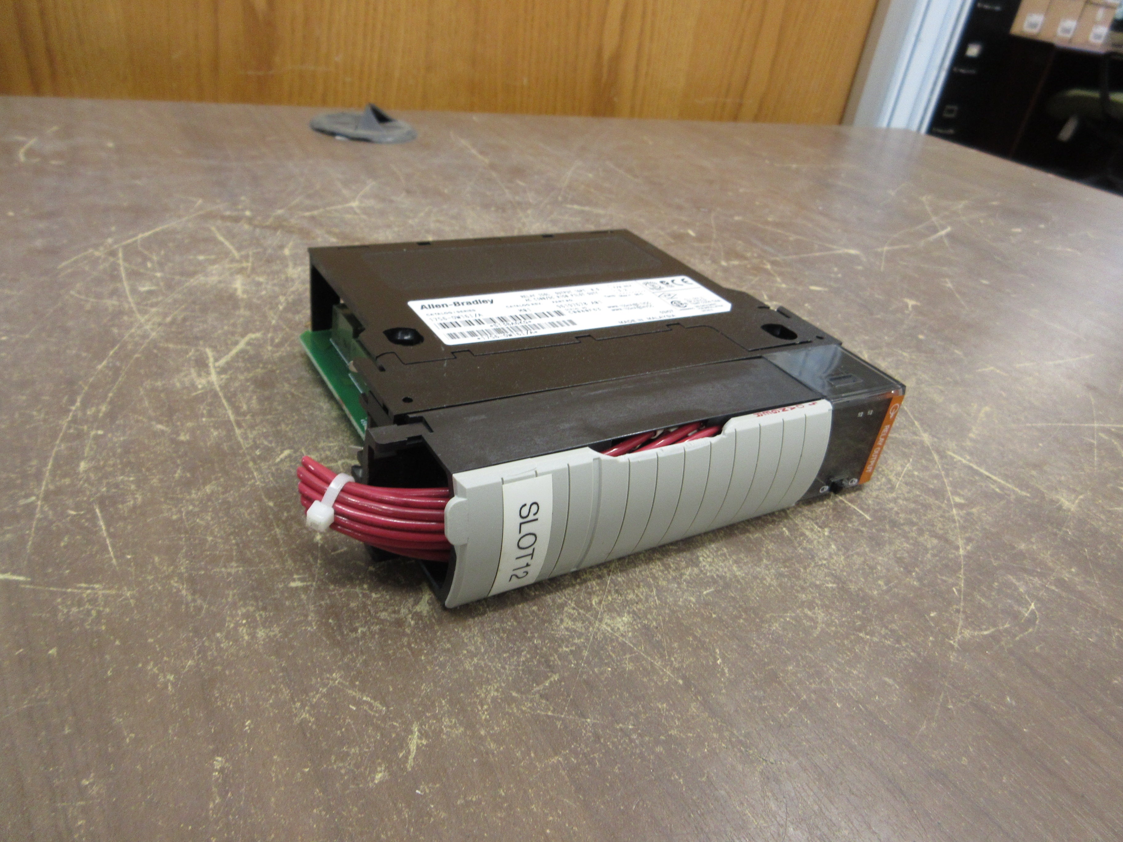 Allen-Bradley ControlLogix Relay Isolated Output Module 1756-OW16I Ser. A Used