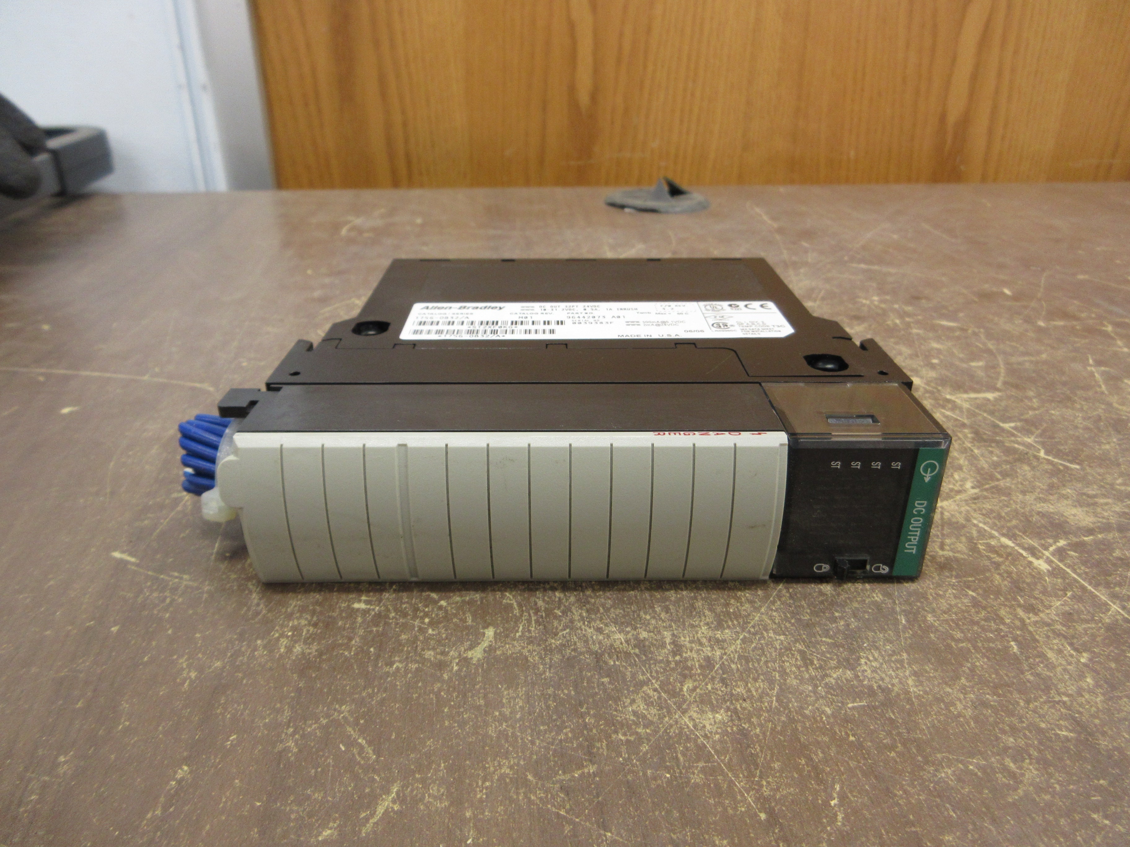 Allen-Bradley DC Output Module 1756-OB32 Ser. A Rev. M01 F/W Rev. 3.2 32PT 24VDC