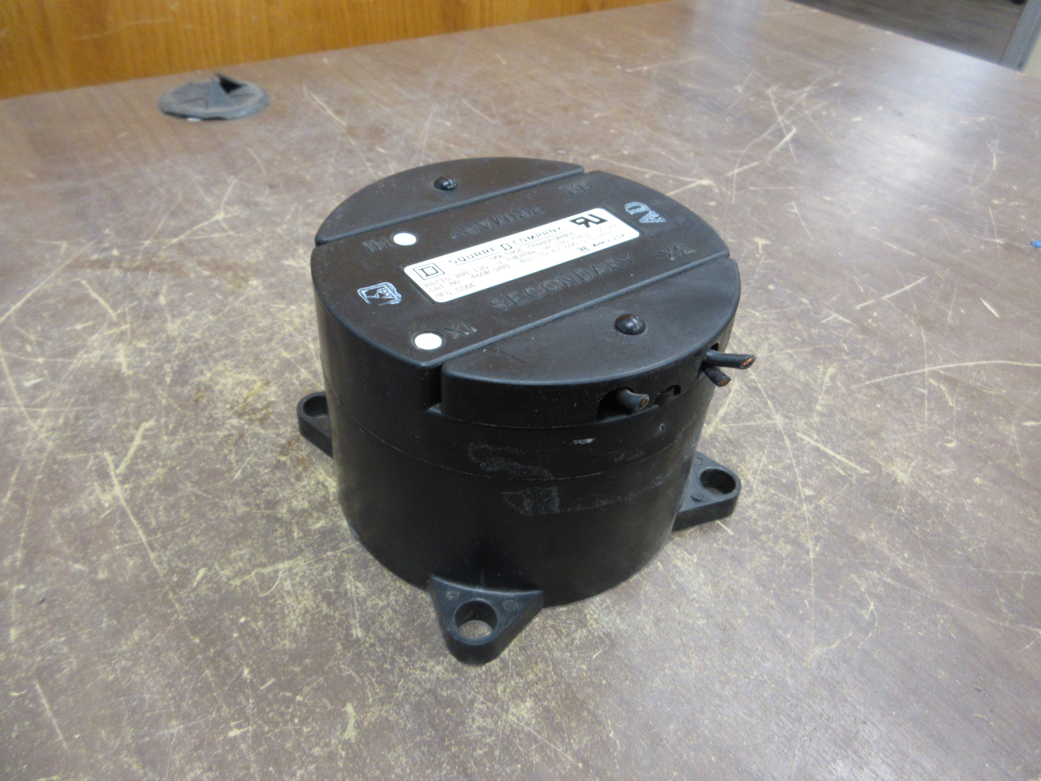Square D Voltage Transformer 460R-288 Ratio 288:120V 60Hz 10kV BIL Used