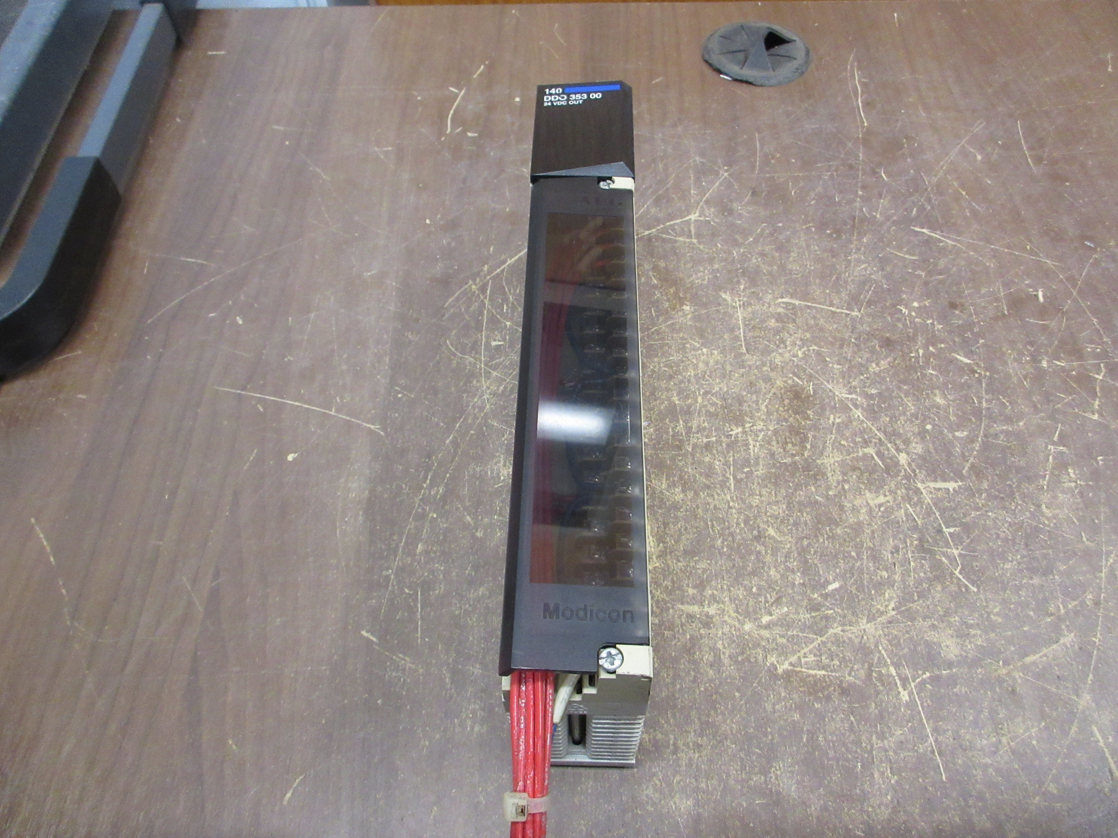 AEG Modican Discrete Output Module 140 DDO 353 00 24VDC 4x8 Source 0.5A/PT Used
