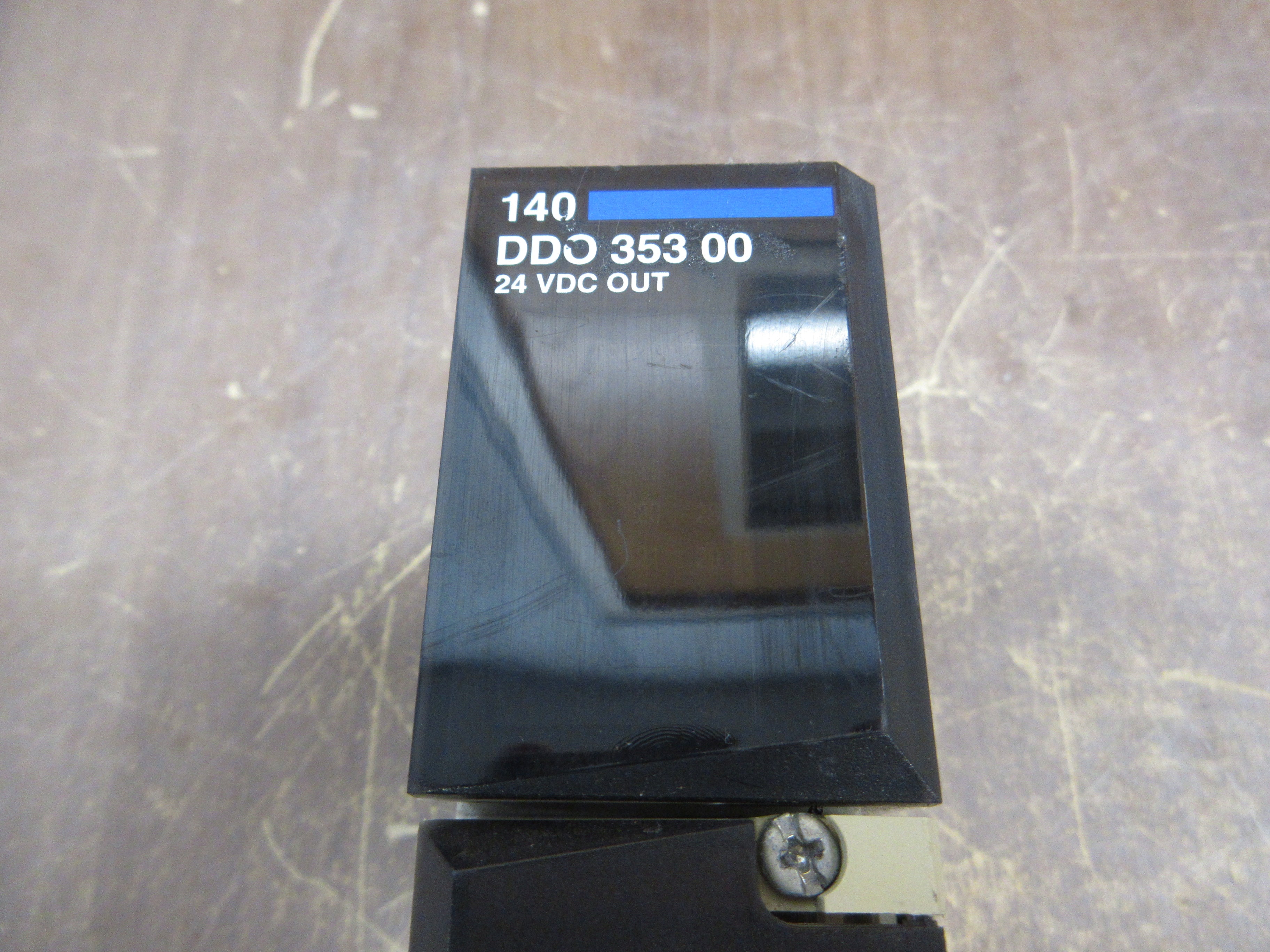 AEG Modican Discrete Output Module 140 DDO 353 00 24VDC 4x8 Source 0.5A/PT Used