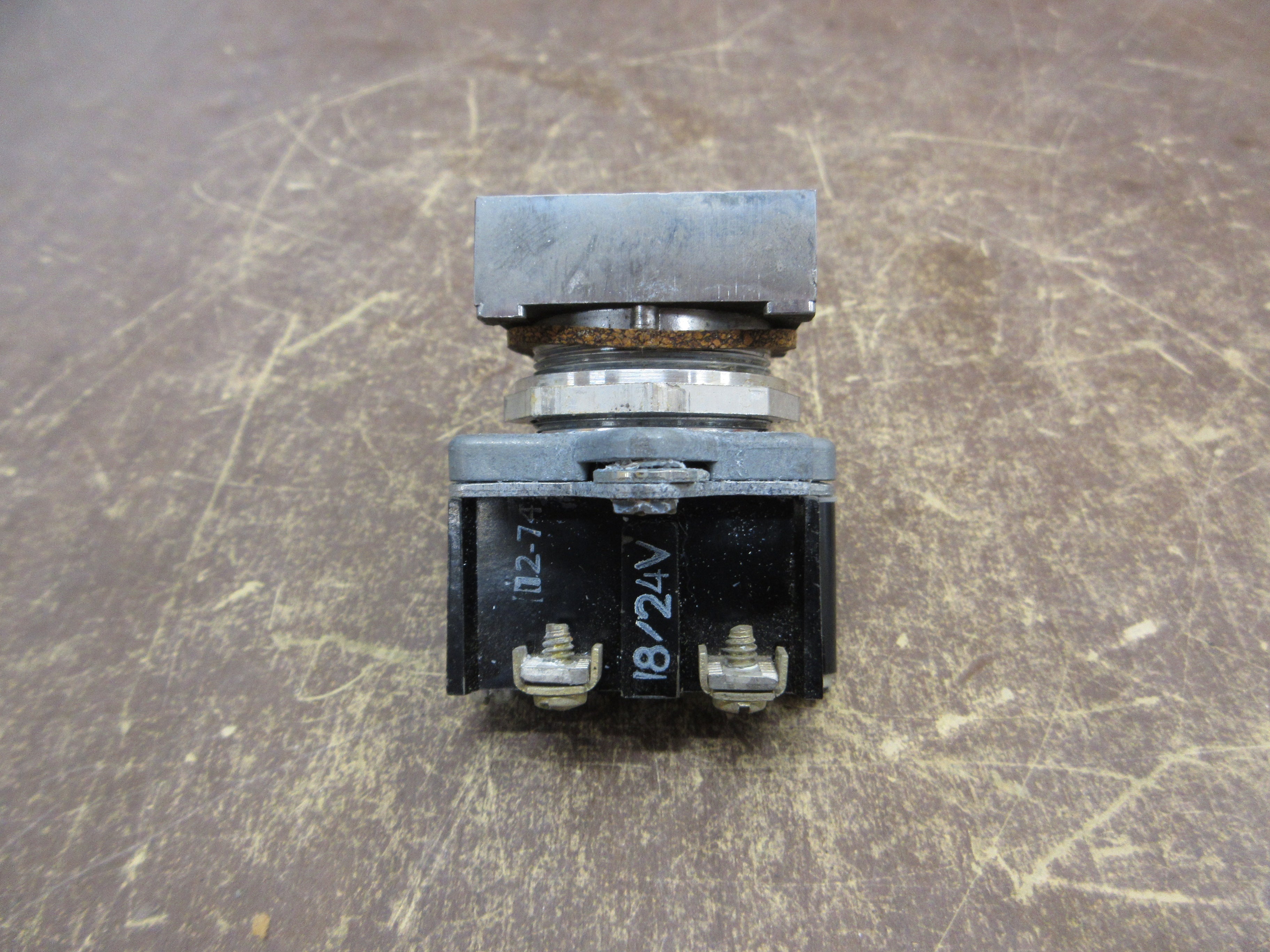 Cutler-Hammer Compact Pushbutton Operator E30DX3 18/24V w/ Indicator Light