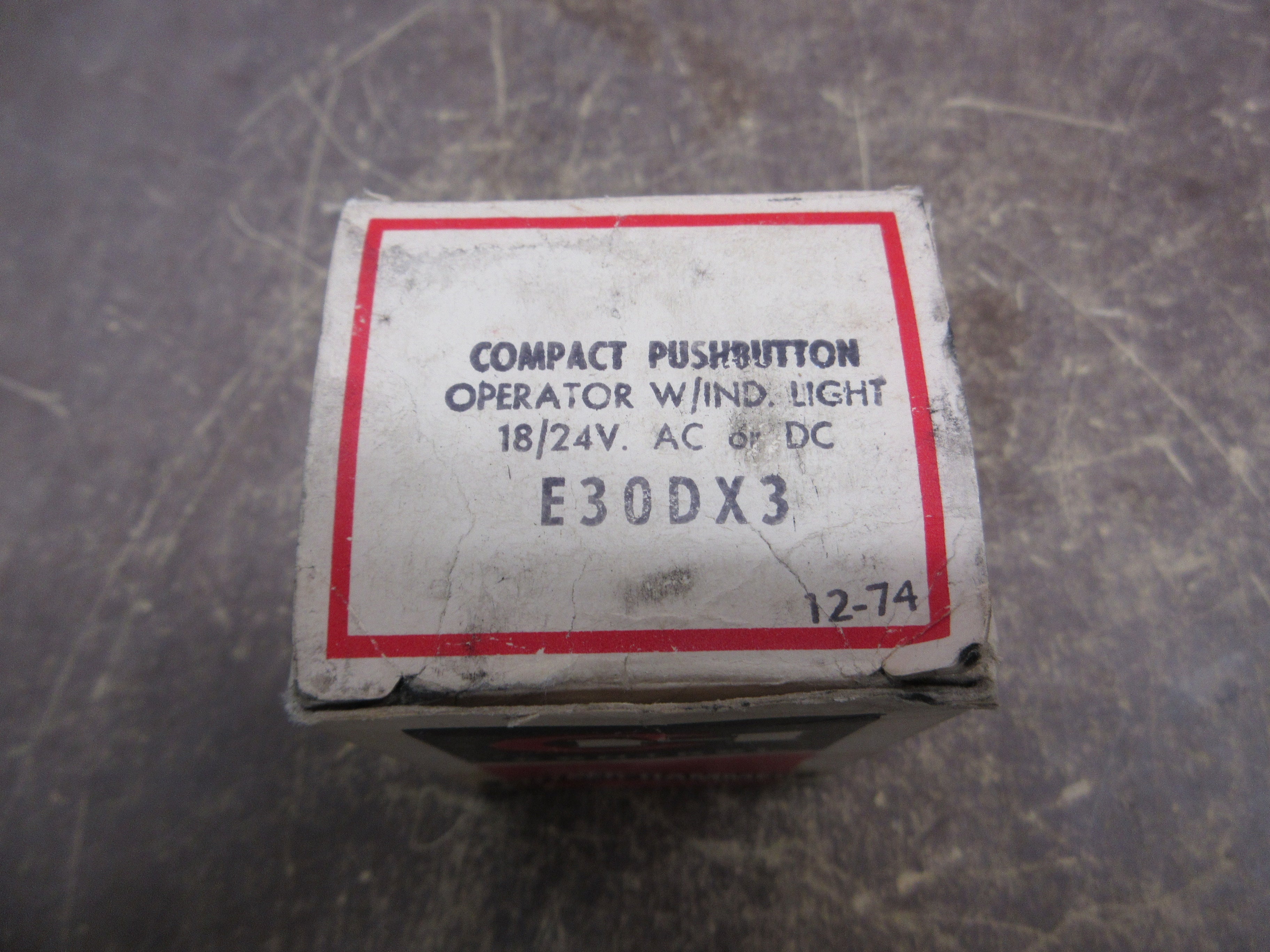 Cutler-Hammer Compact Pushbutton Operator E30DX3 18/24V w/ Indicator Light