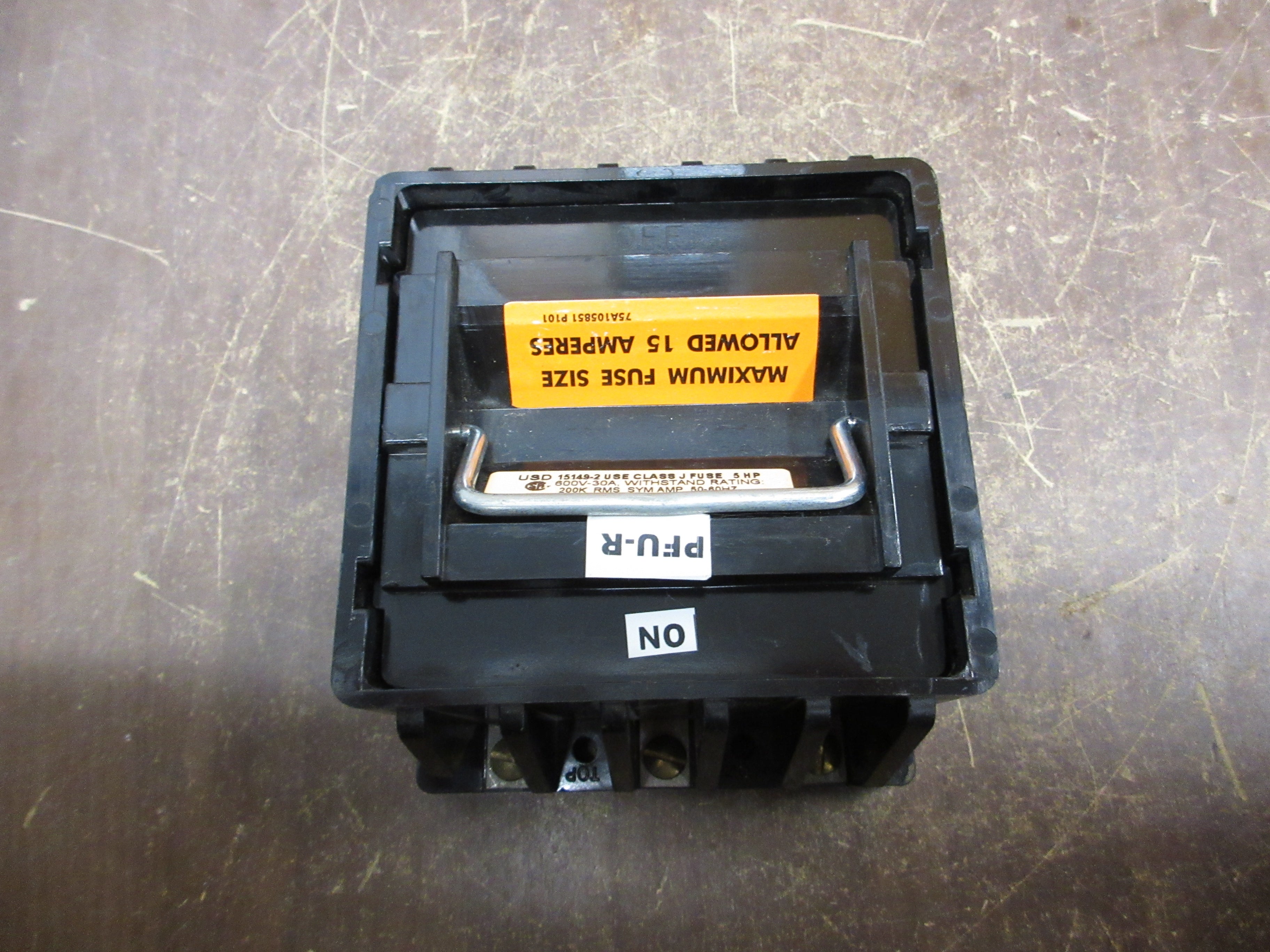 USD Fuse Pullout Switch 15149-3 30A 600V 2P (2) 6A Fuses *Chipped Corner* Used