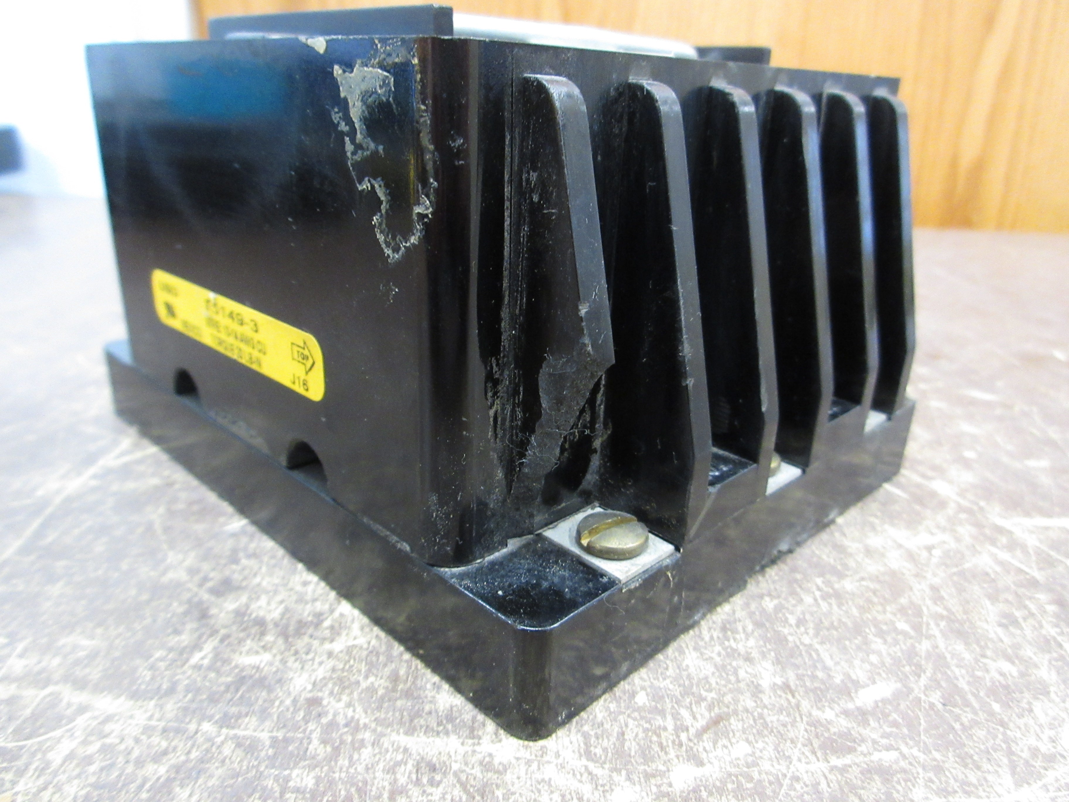 USD Fuse Pullout Switch 15149-3 30A 600V 2P (2) 6A Fuses *Chipped Corner* Used