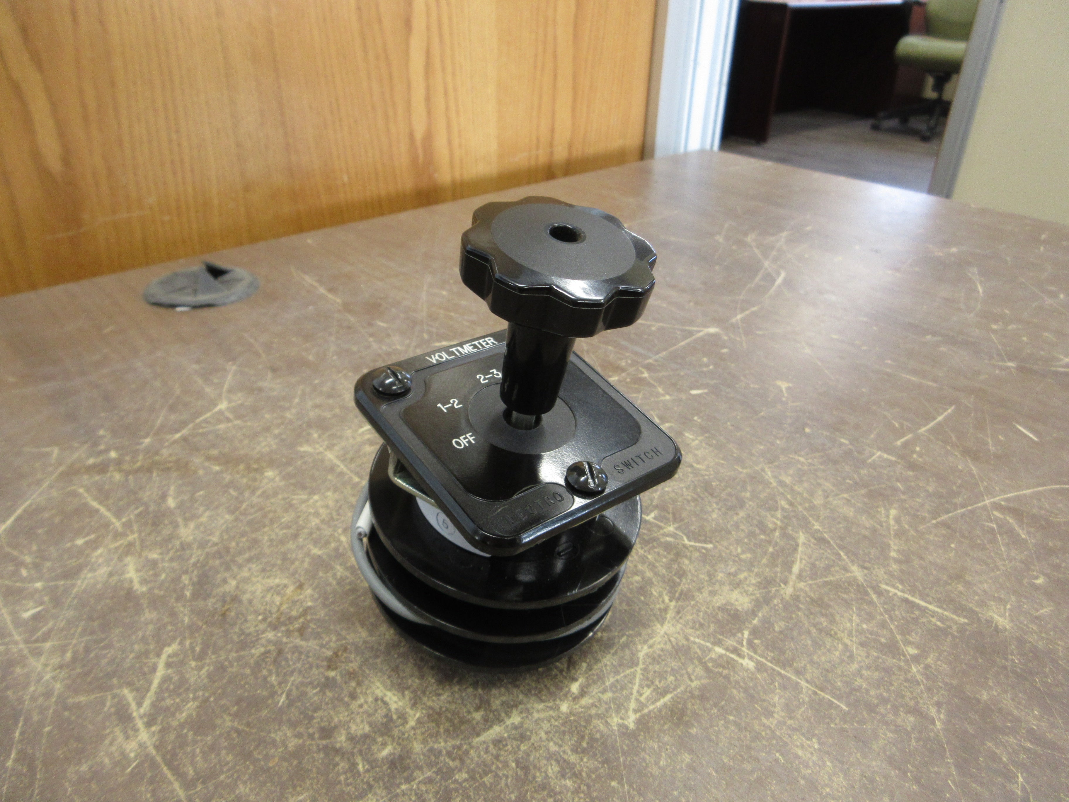 Electroswitch Series 24 Voltmeter Rotary Switch 2404C *Missing Handle Screw*