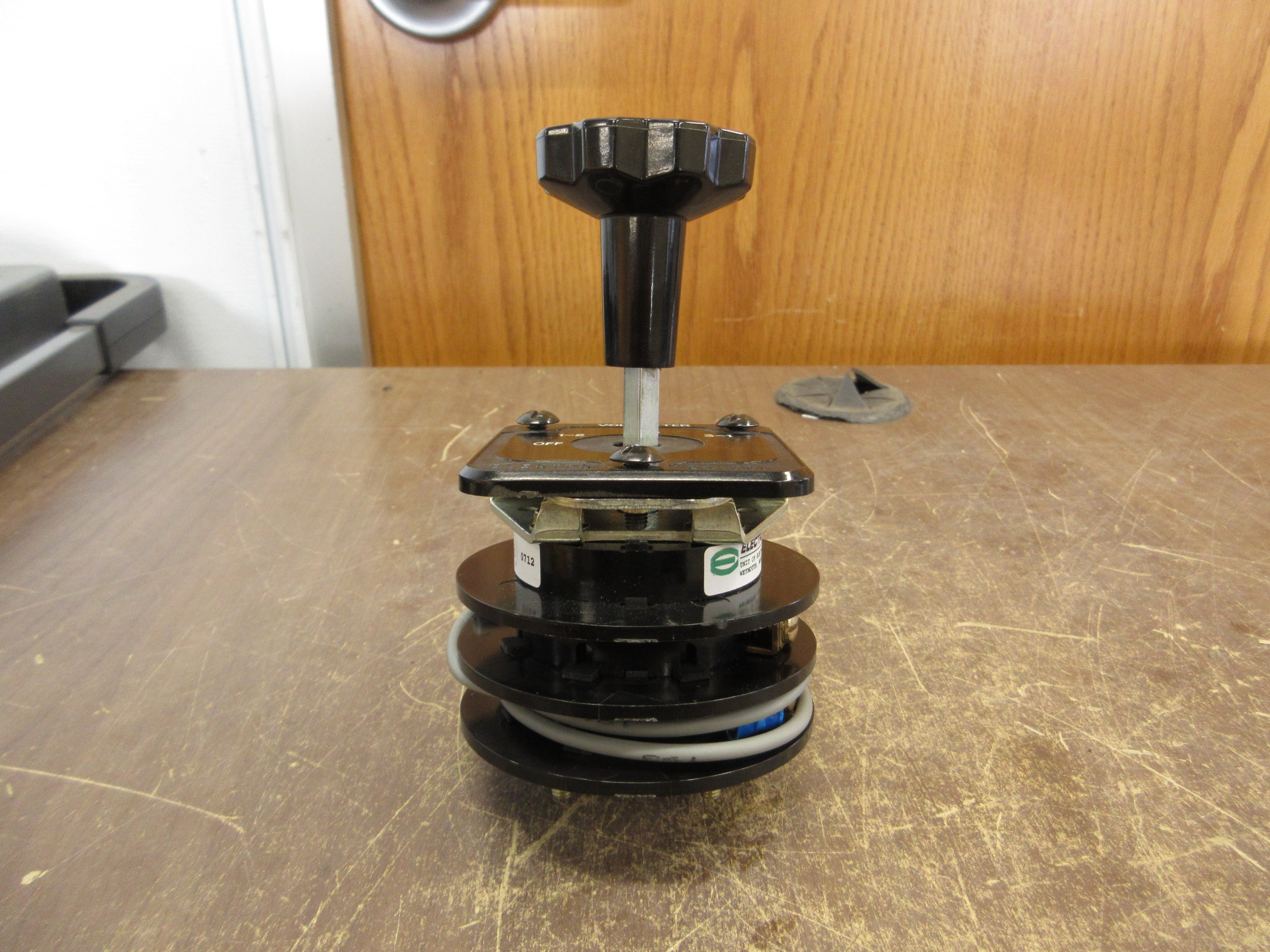 Electroswitch Series 24 Voltmeter Rotary Switch 2404C *Missing Handle Screw*