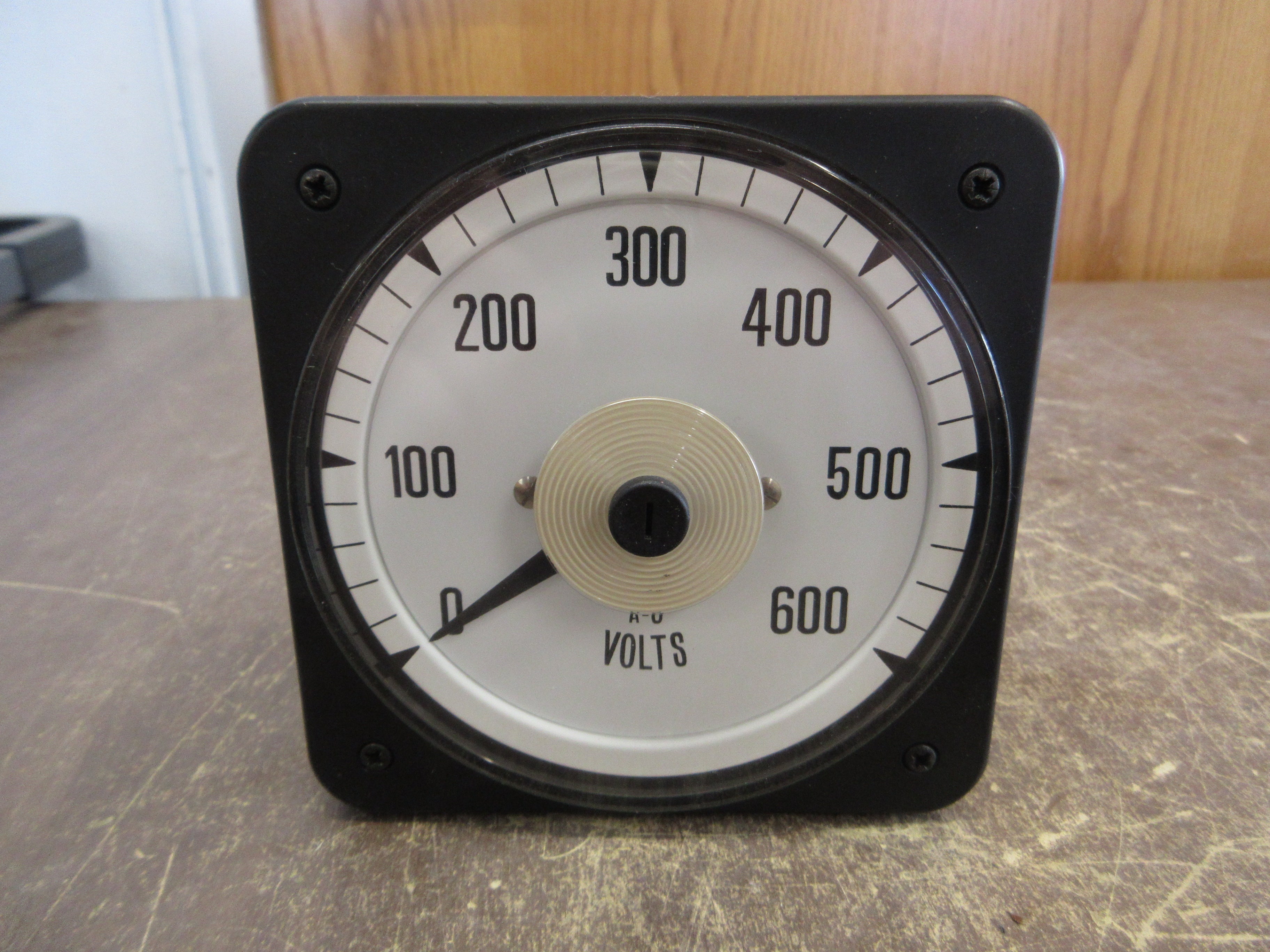 Crompton AC Voltmeter 077-05GA-PZSJ-C6-SN Range: 0-600V Used