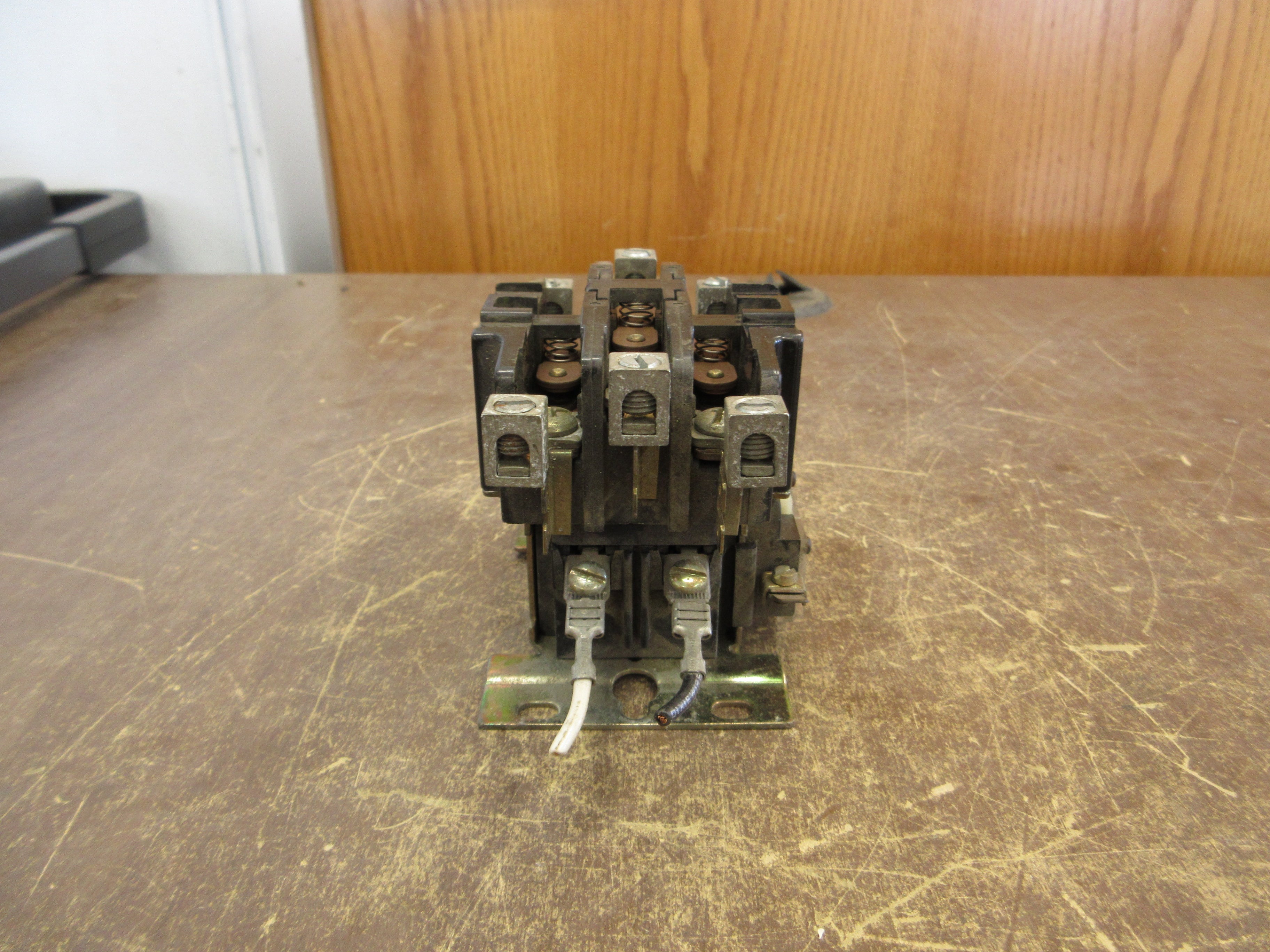 Furnas Definite Purpose Contactor 42CE35AFGC139 Ser. B 120V Coil 40A 600V Used