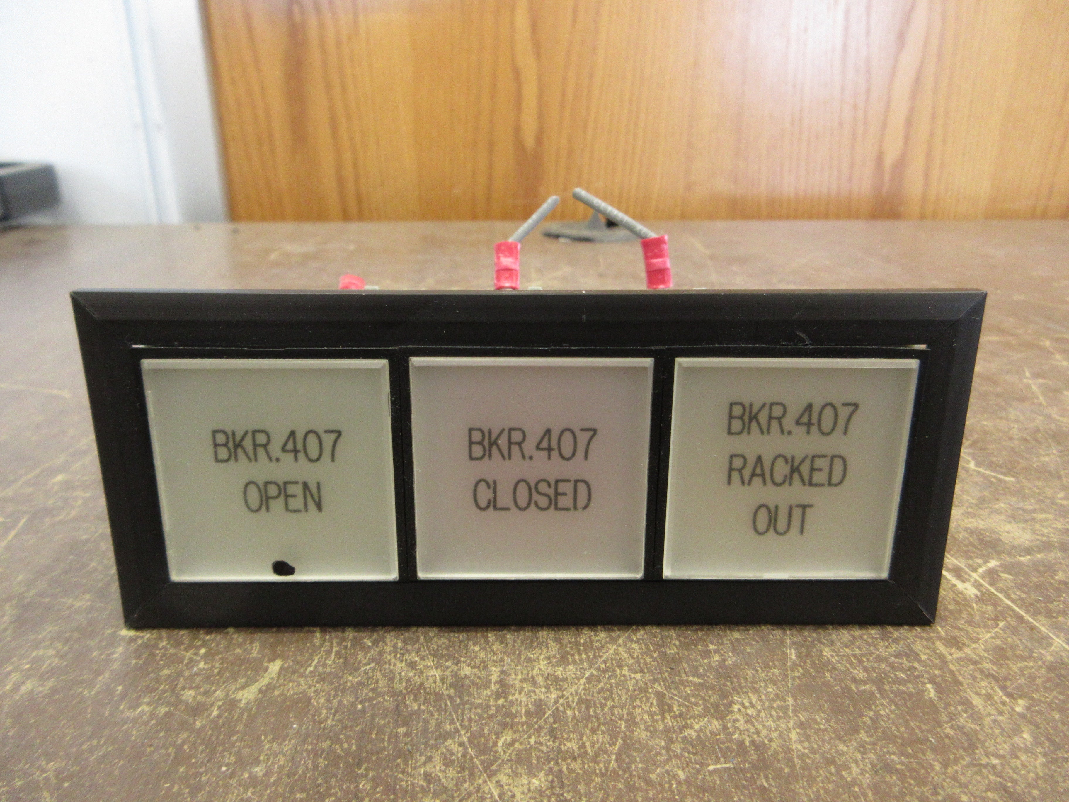 Idec Annunciator SLC40N-0103-DHT2FB Size: 3x1 Used