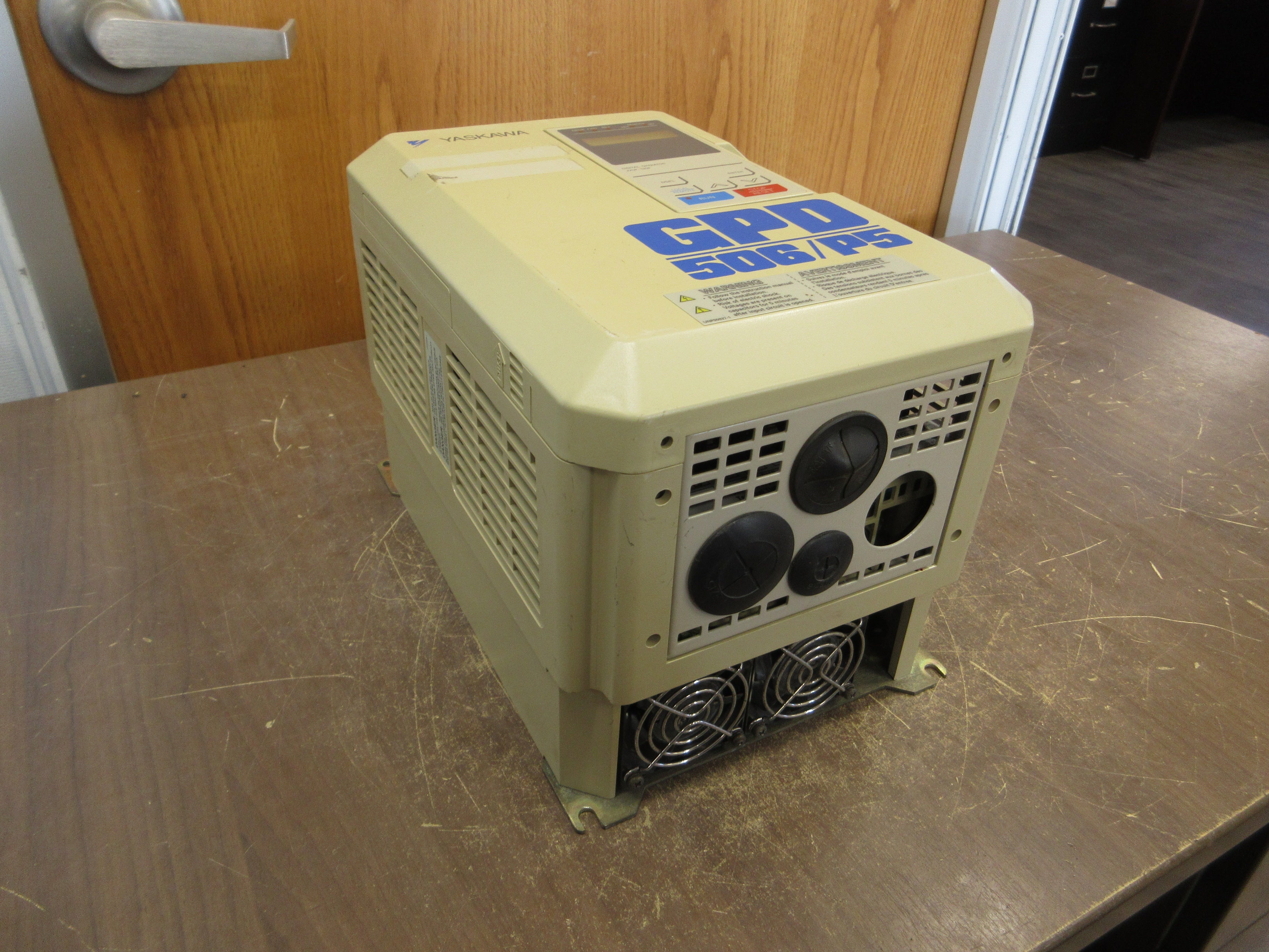 Yaskawa GPD506/P5 AC Drive CIMR-P5M47P5 15HP 3Ph w/ Keypad Used