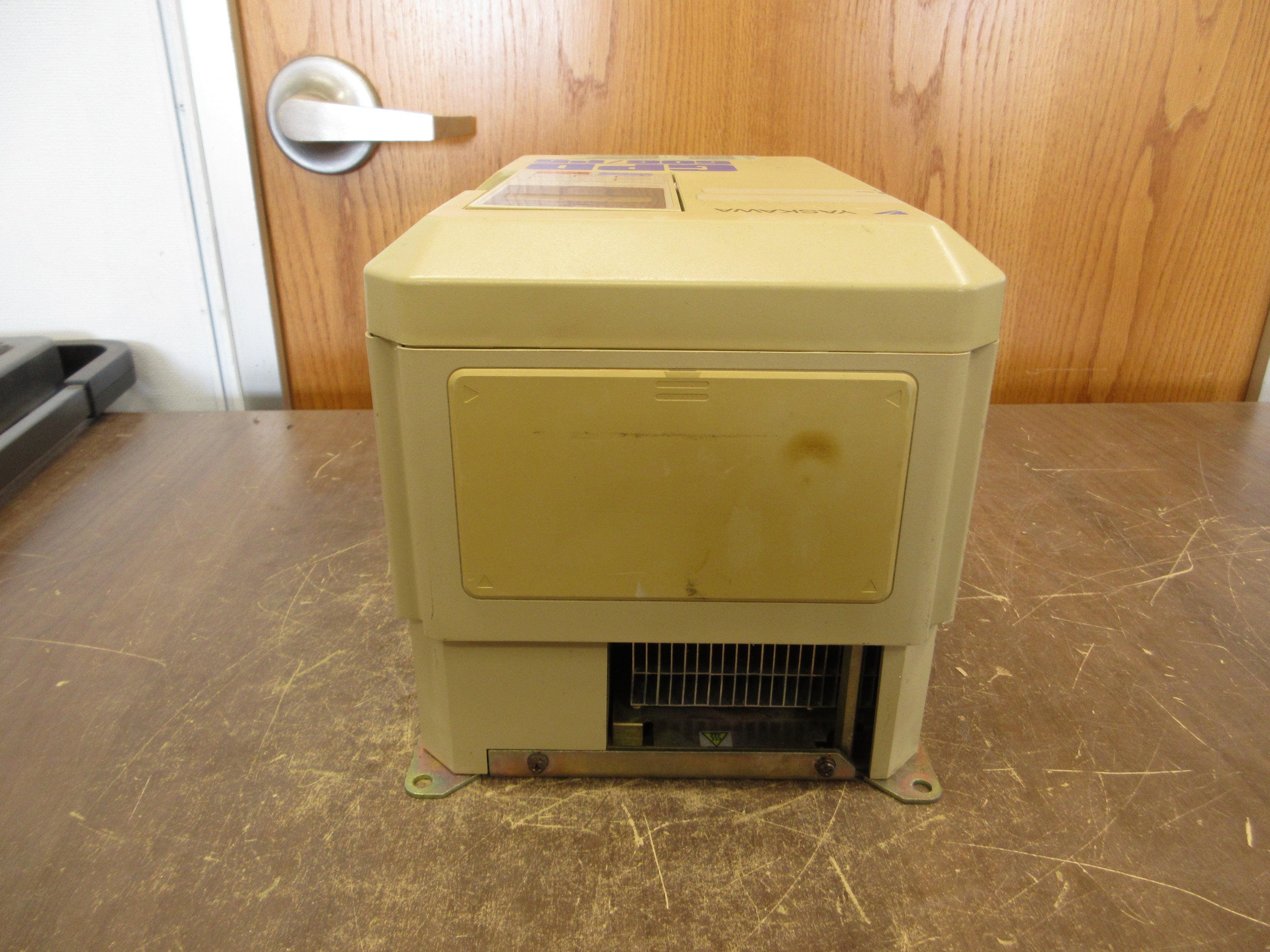 Yaskawa GPD506/P5 AC Drive CIMR-P5M47P5 15HP 3Ph w/ Keypad Used