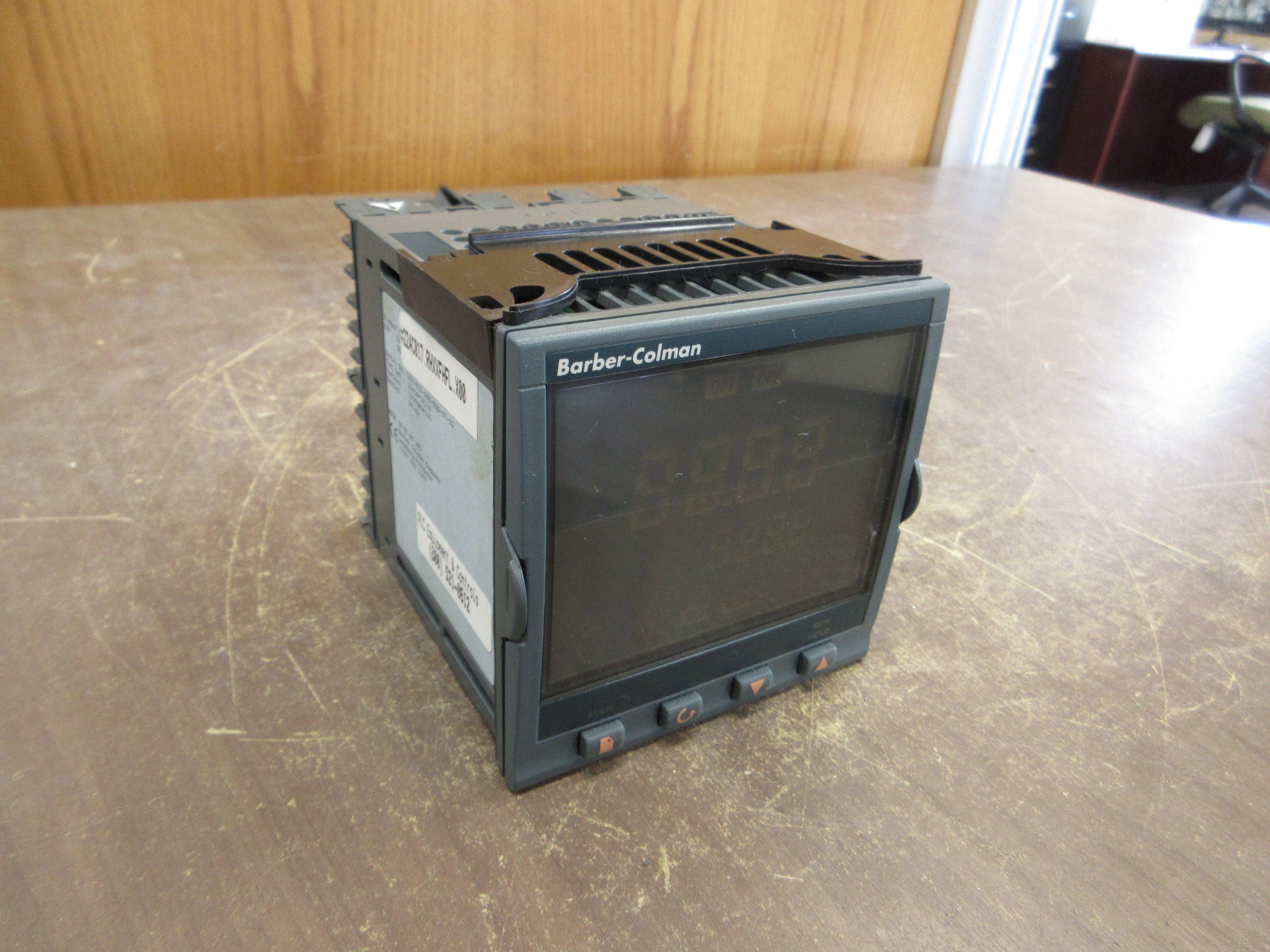 Barber-Colman Digital Temperature Controller 224C017.RHXXFHFL.X00 Used