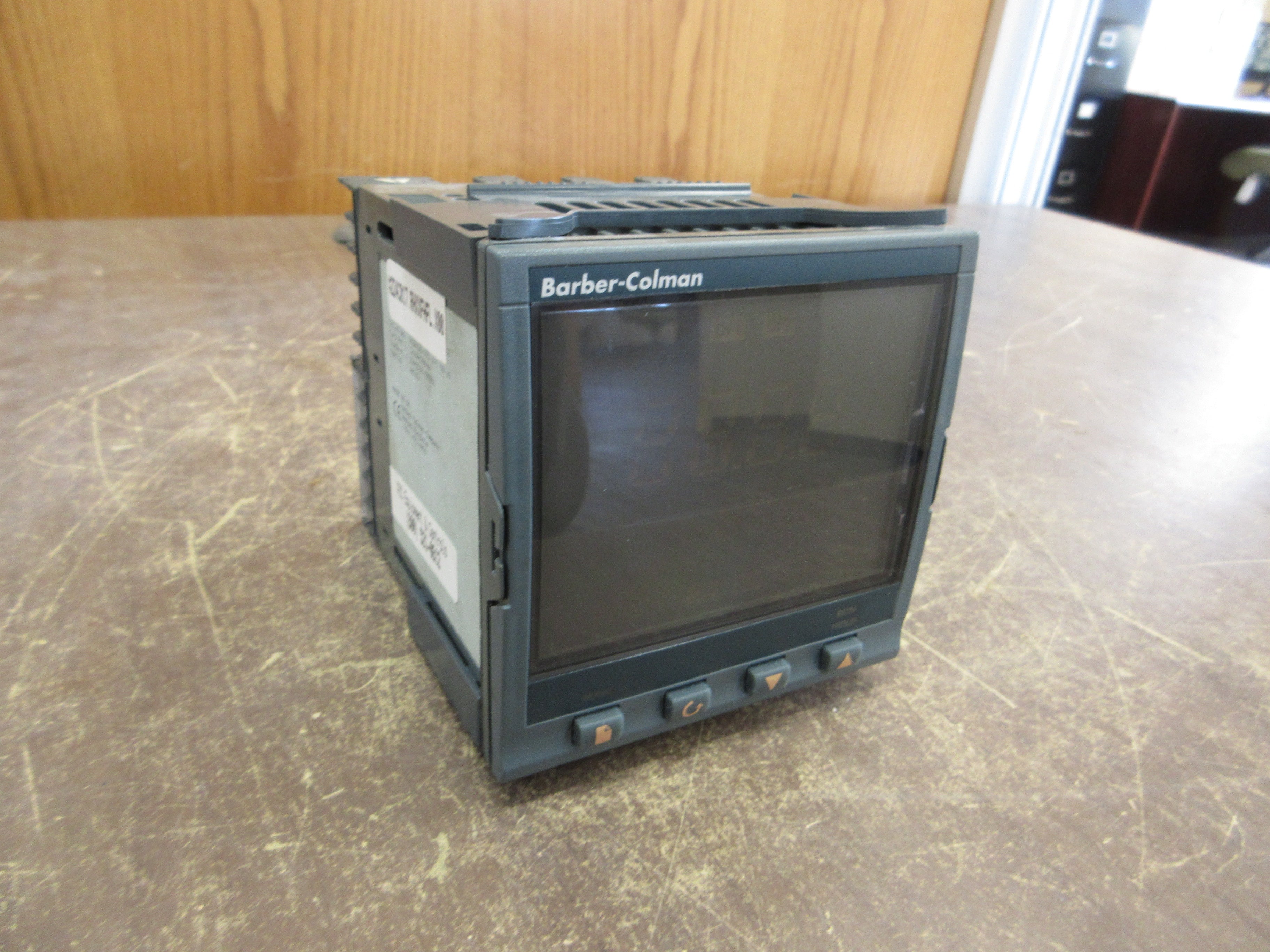 Barber-Colman Digital Temperature Controller 224C017.RHXXFHFL.X00 Used