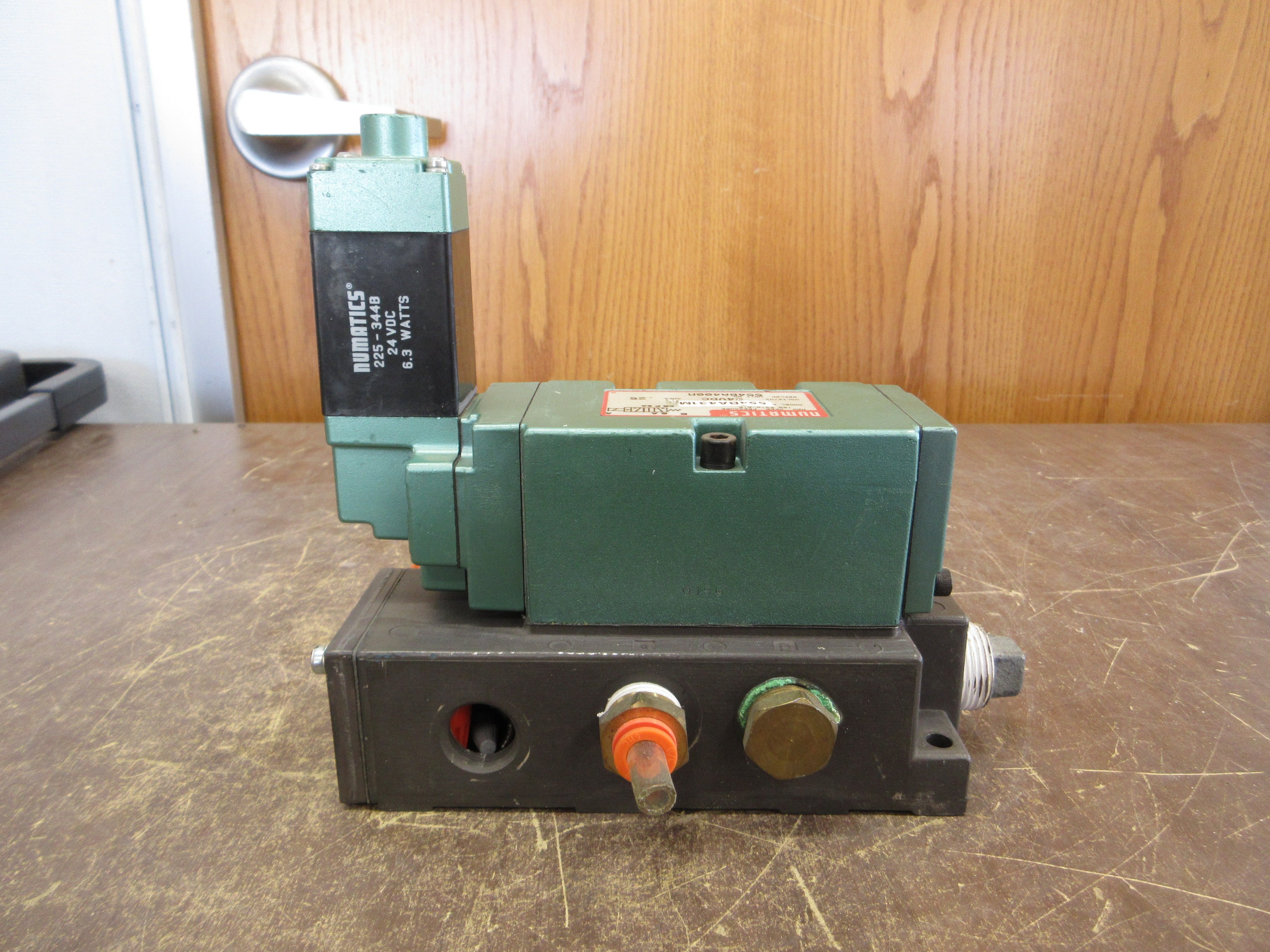 Numatics Solenoid Valve 554BA431M 24VDC 0.25A 150 PSIG Air Used