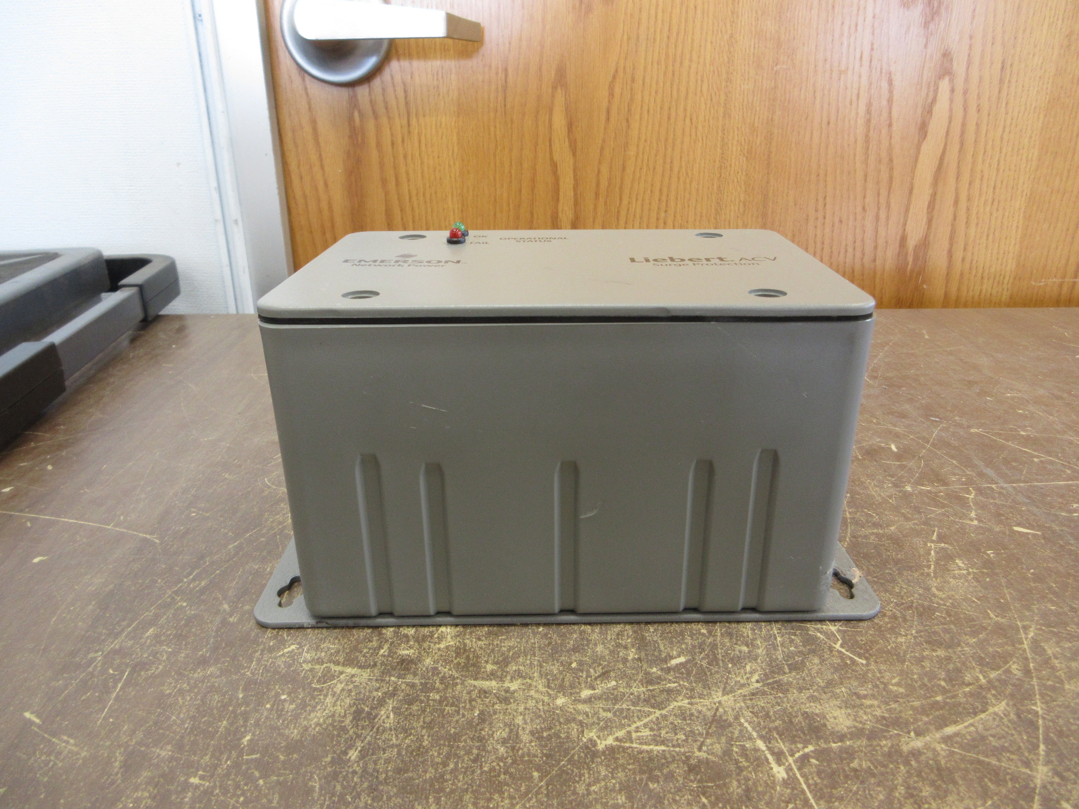 Emerson Liebert ACV Surge Suppressor ACV480D110RKE 480V 3Ph 50/60Hz Used