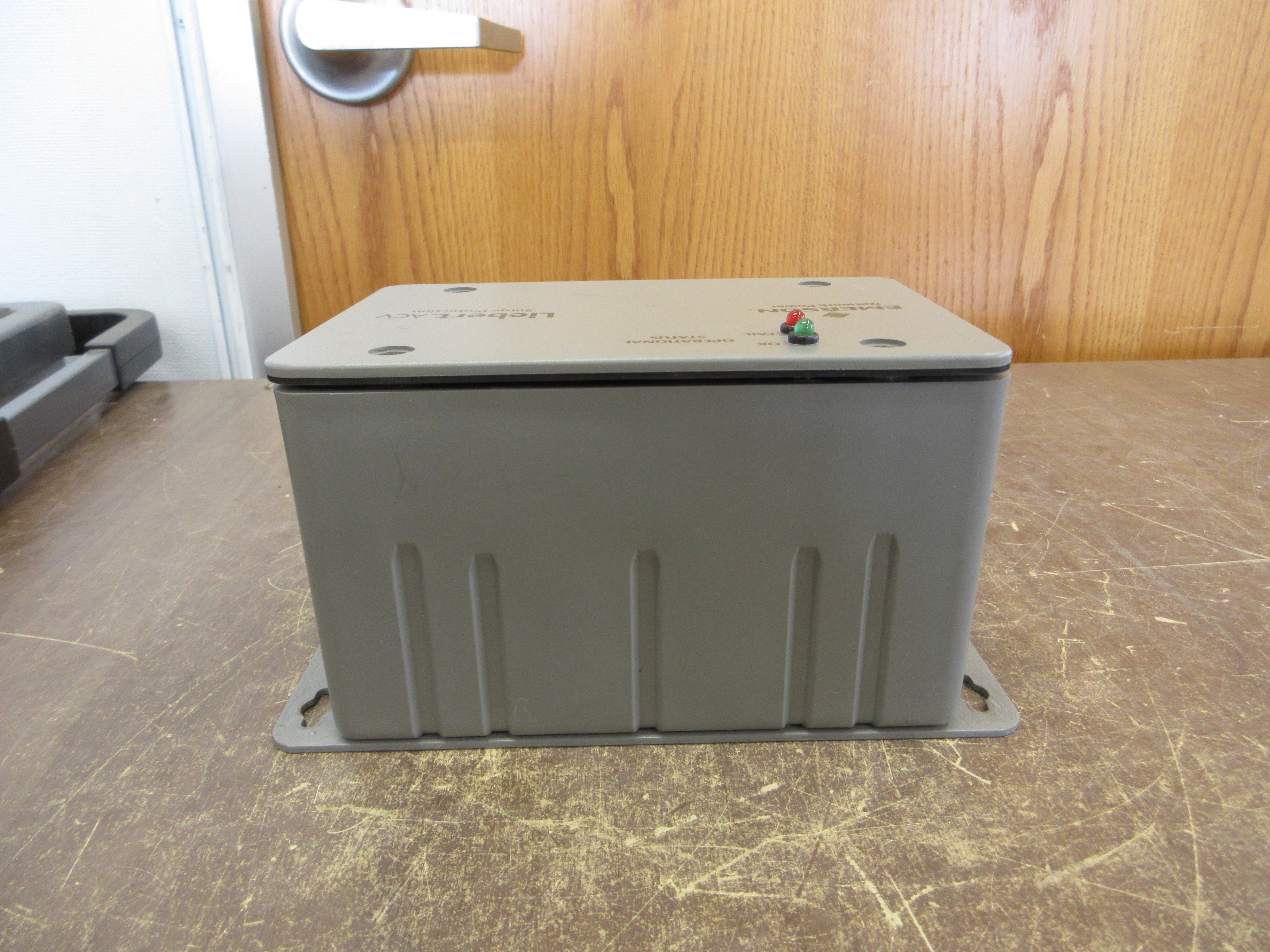 Emerson Liebert ACV Surge Suppressor ACV480D110RKE 480V 3Ph 50/60Hz Used