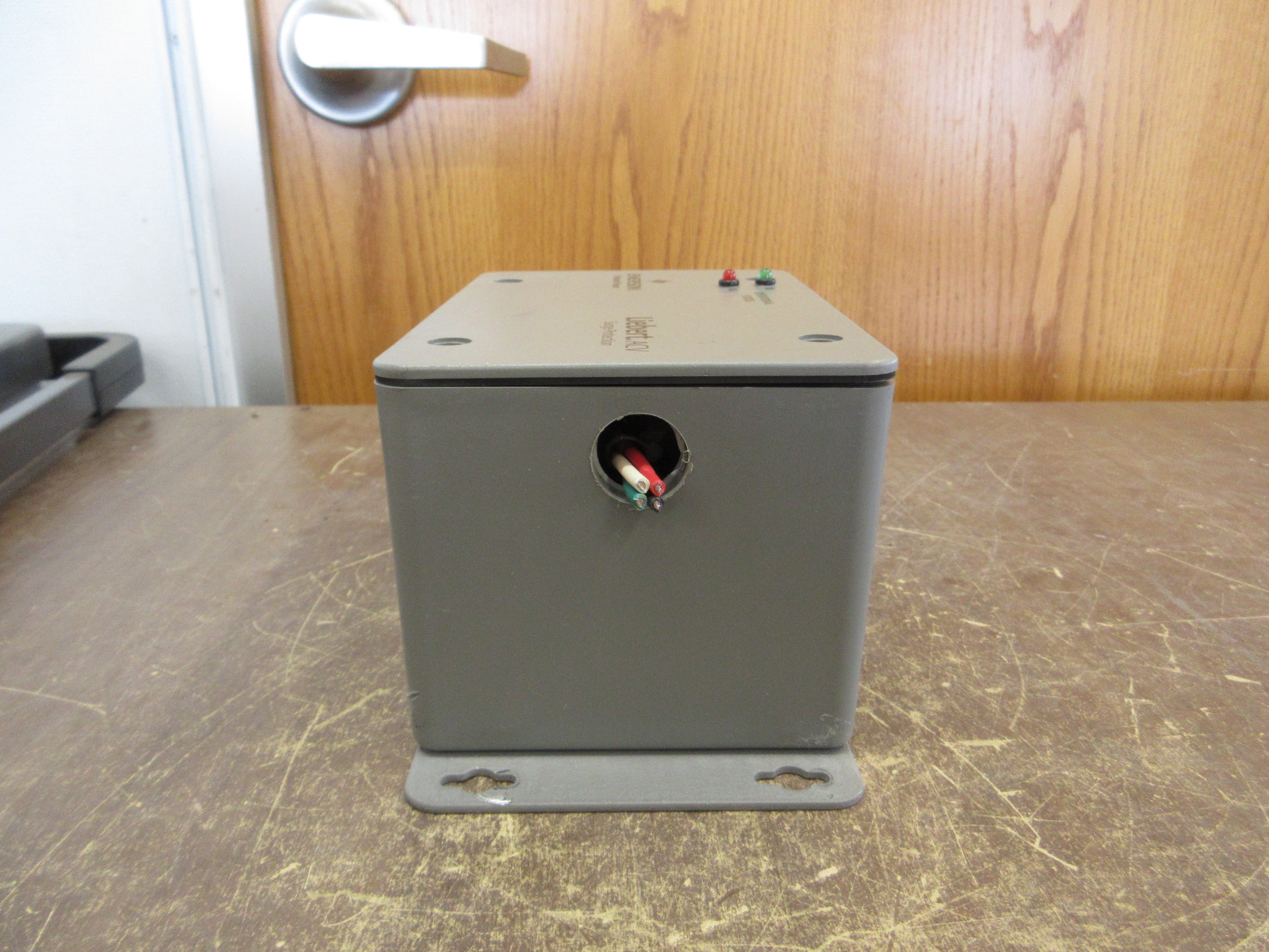 Emerson Liebert ACV Surge Suppressor ACV480D110RKE 480V 3Ph 50/60Hz Used