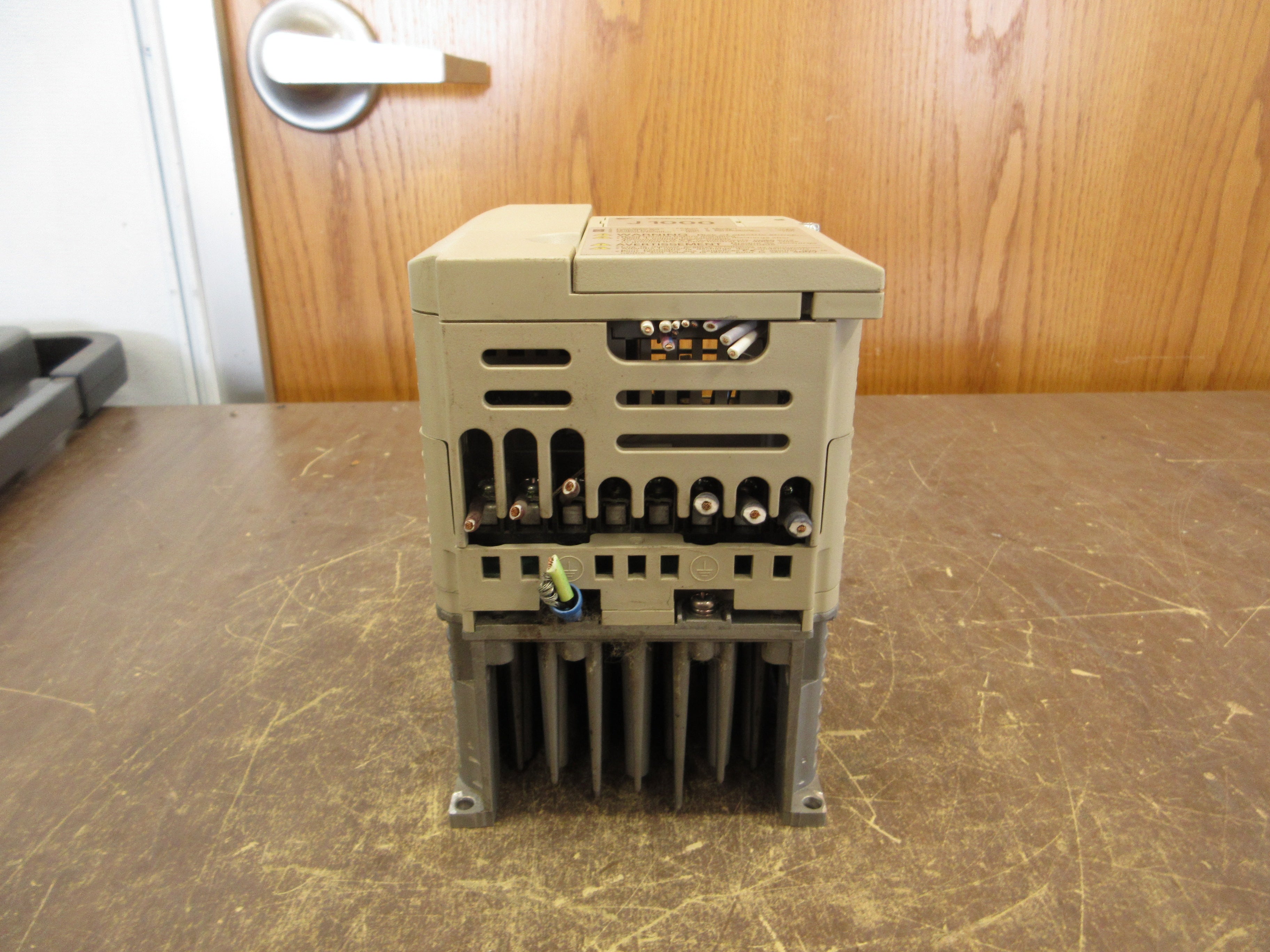 Yaskawa J1000 AC Drive CIMR-JU4A0005BAA Rev. A 3HP 3Ph w/ Keypad Used