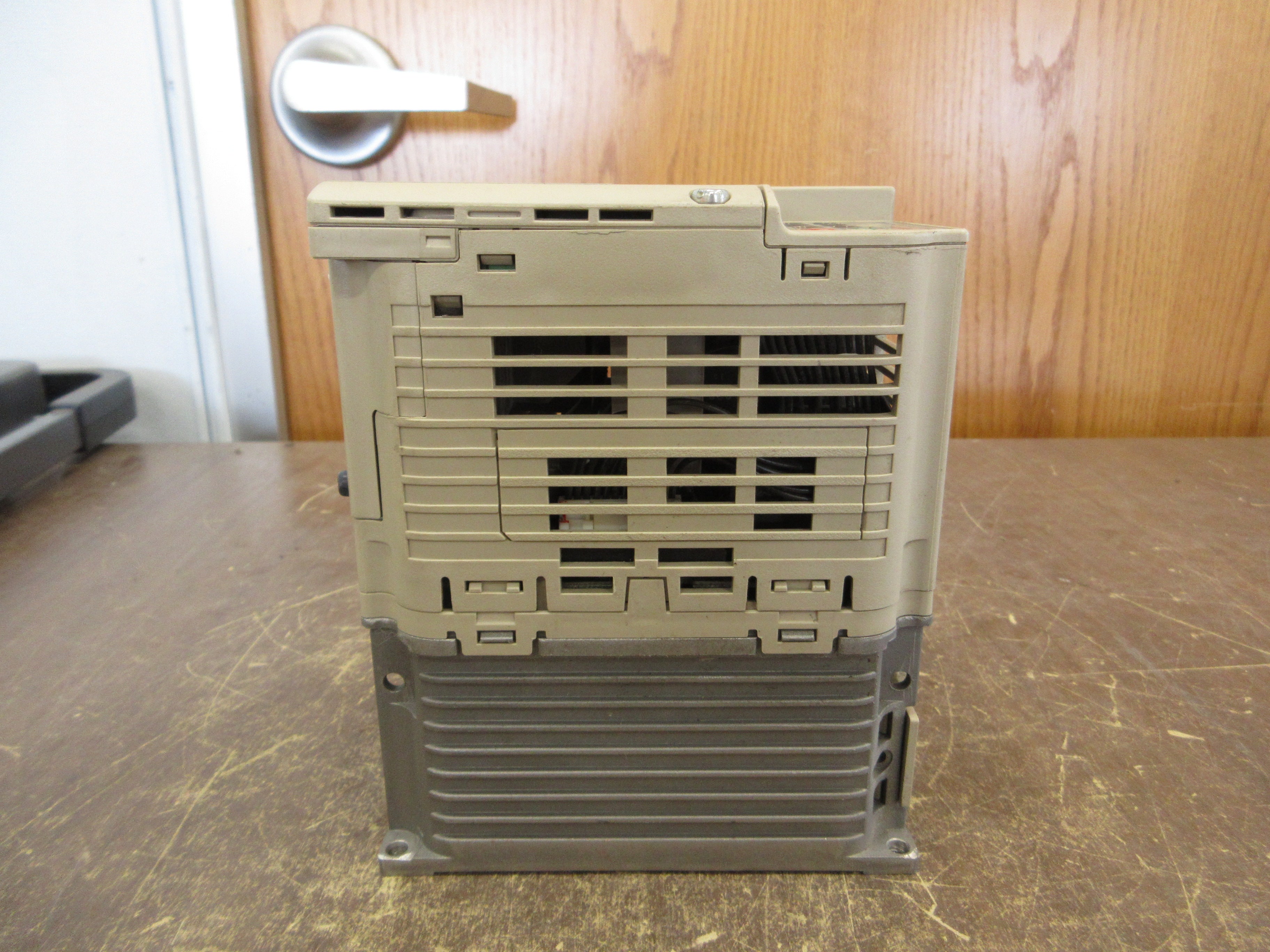 Yaskawa J1000 AC Drive CIMR-JU4A0005BAA Rev. A 3HP 3Ph w/ Keypad Used